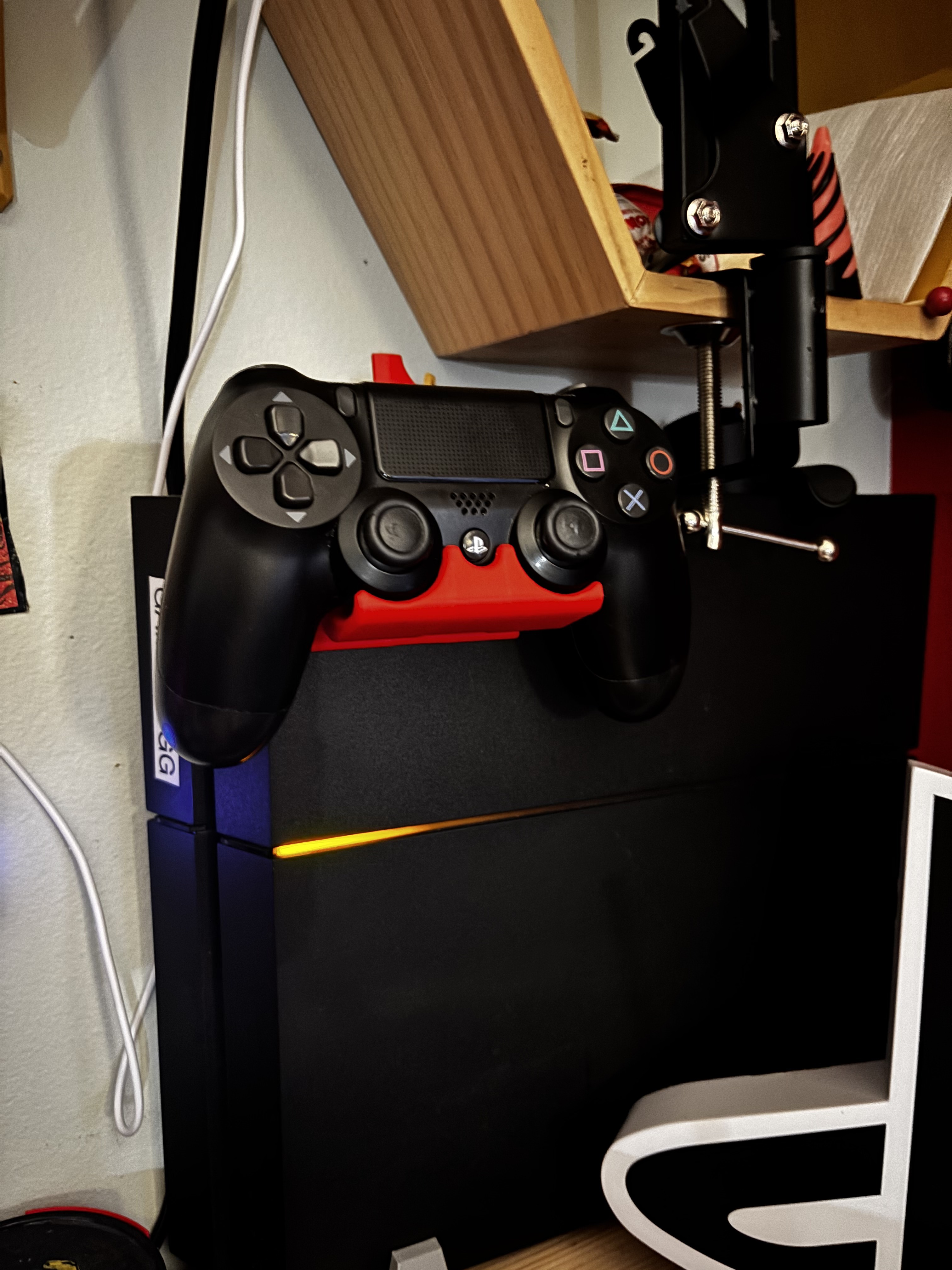 Miniatura 3 do modelo 3D a ps4 controller mount