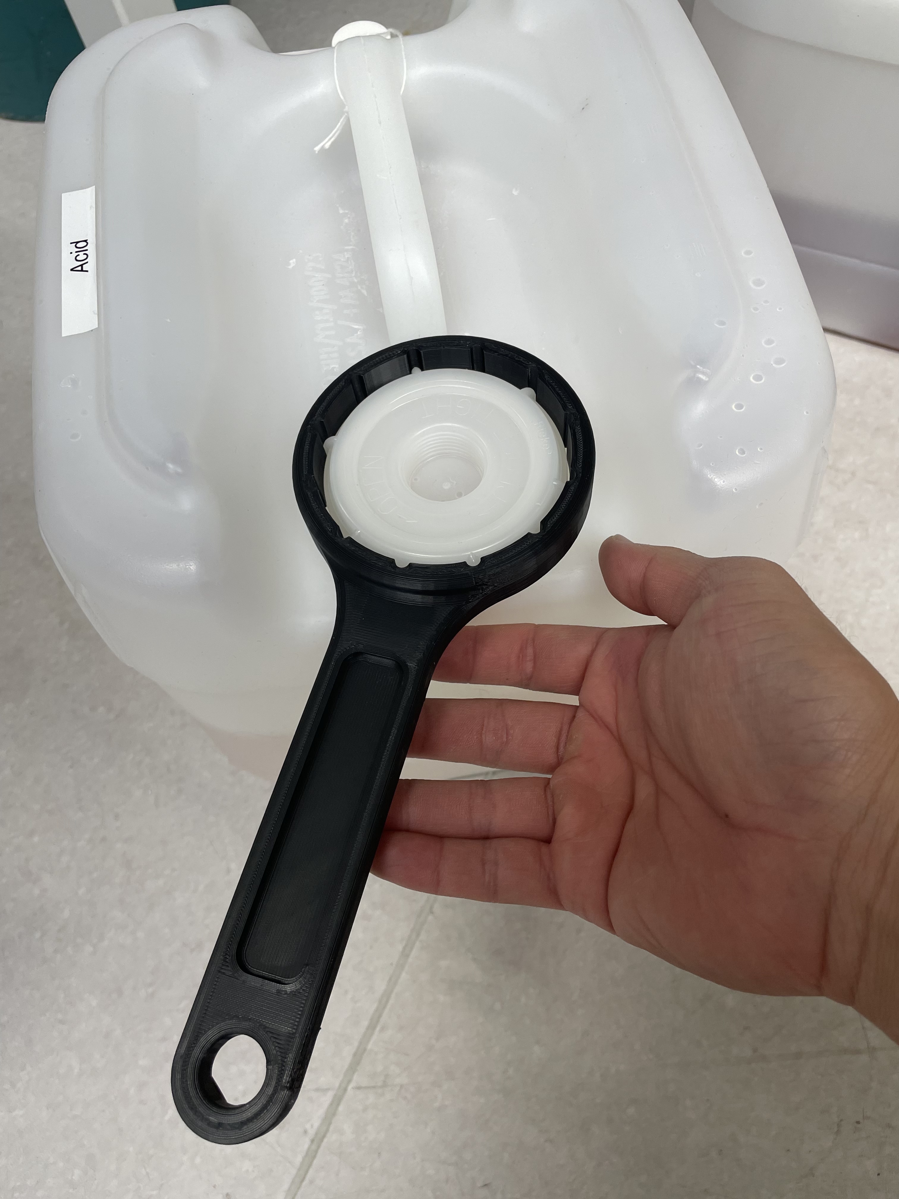 5 Gallon container lid opener