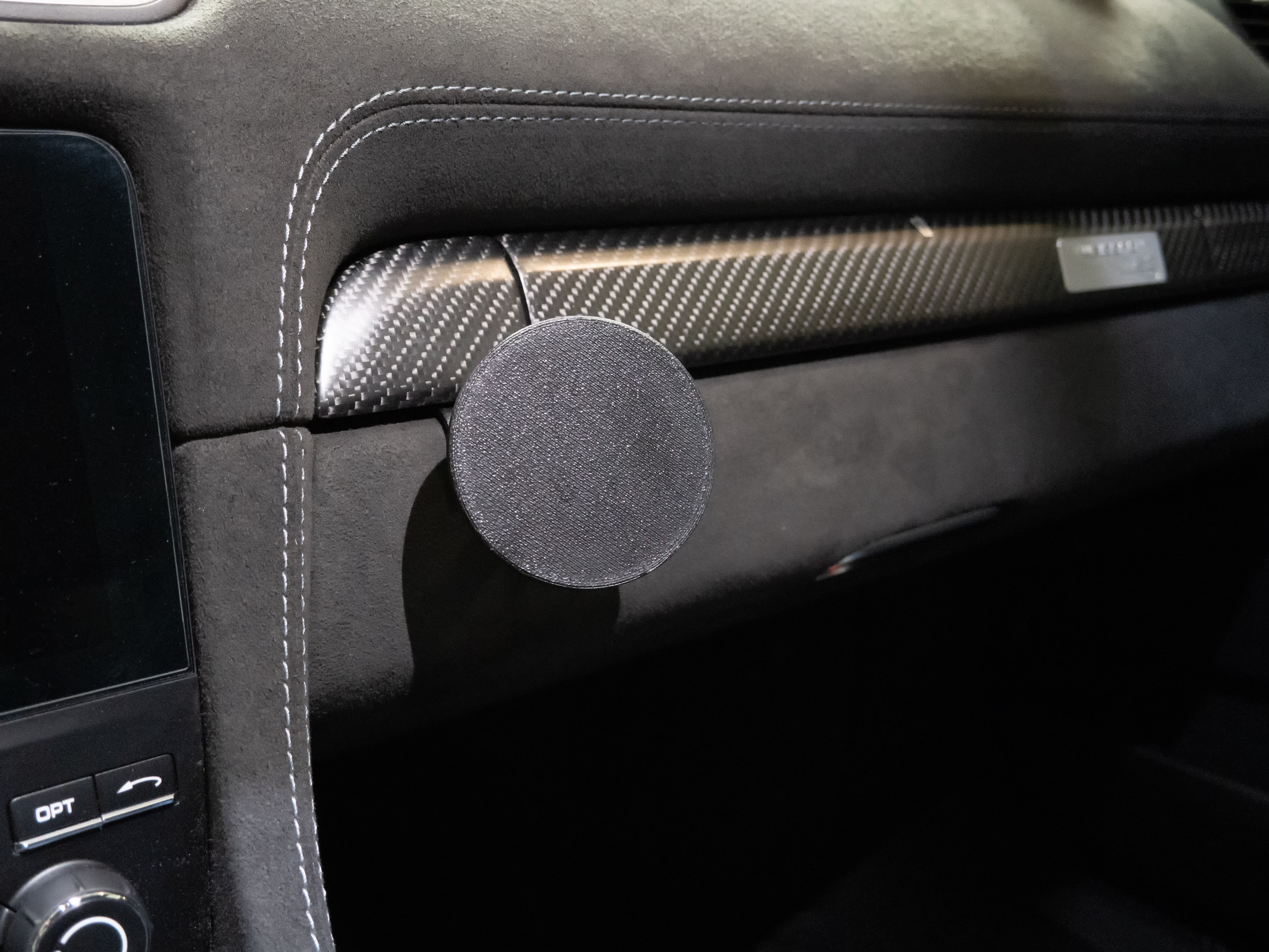 Porsche 991/981/718 MagSafe Phone Mount Improved