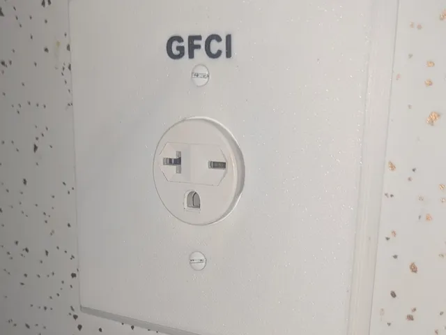 Receptacle Cover Plate 220 XL
