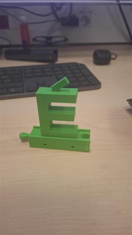 é