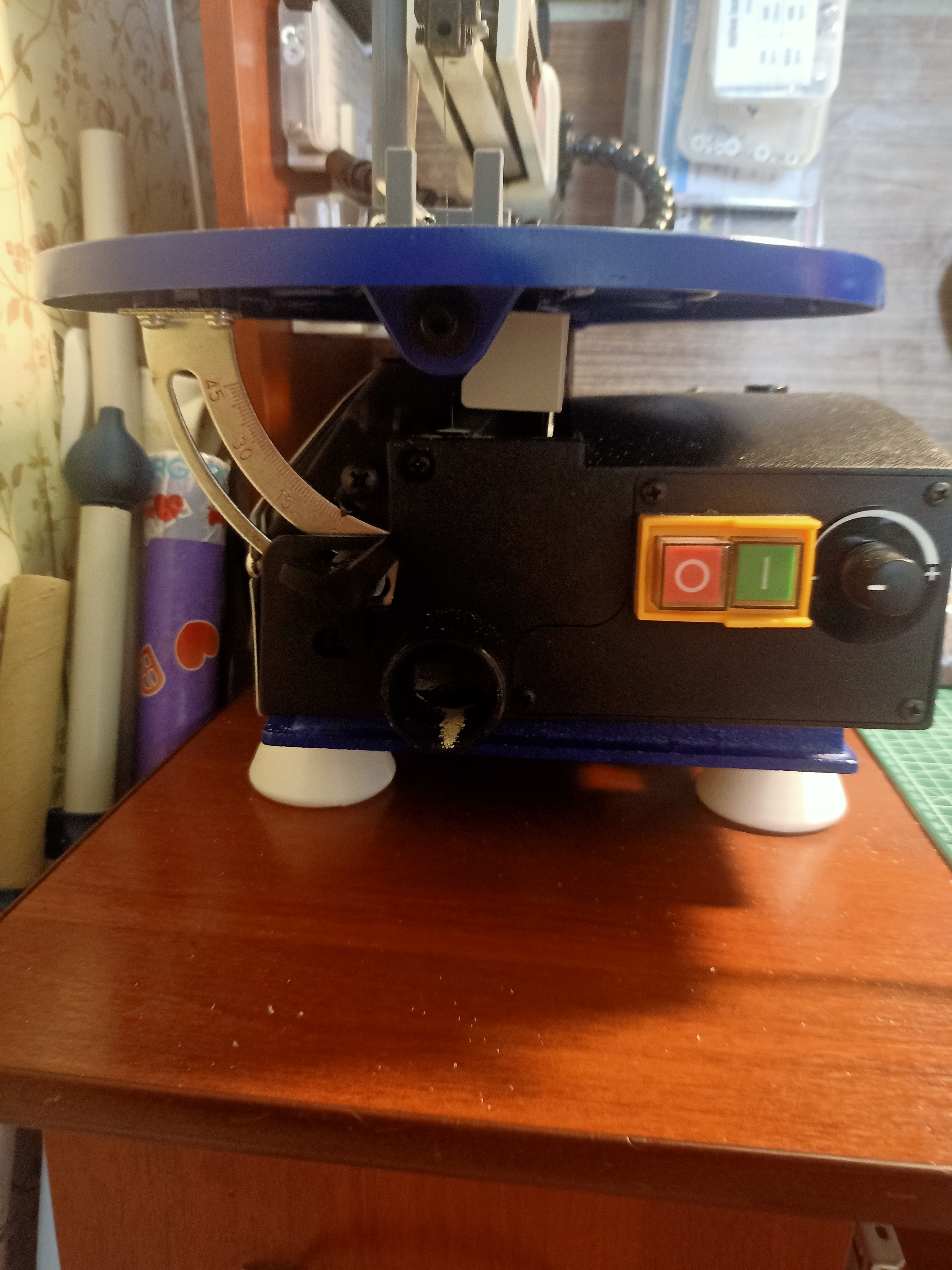 Rubber feet for scroll saw to dampen vibration and reduce noise