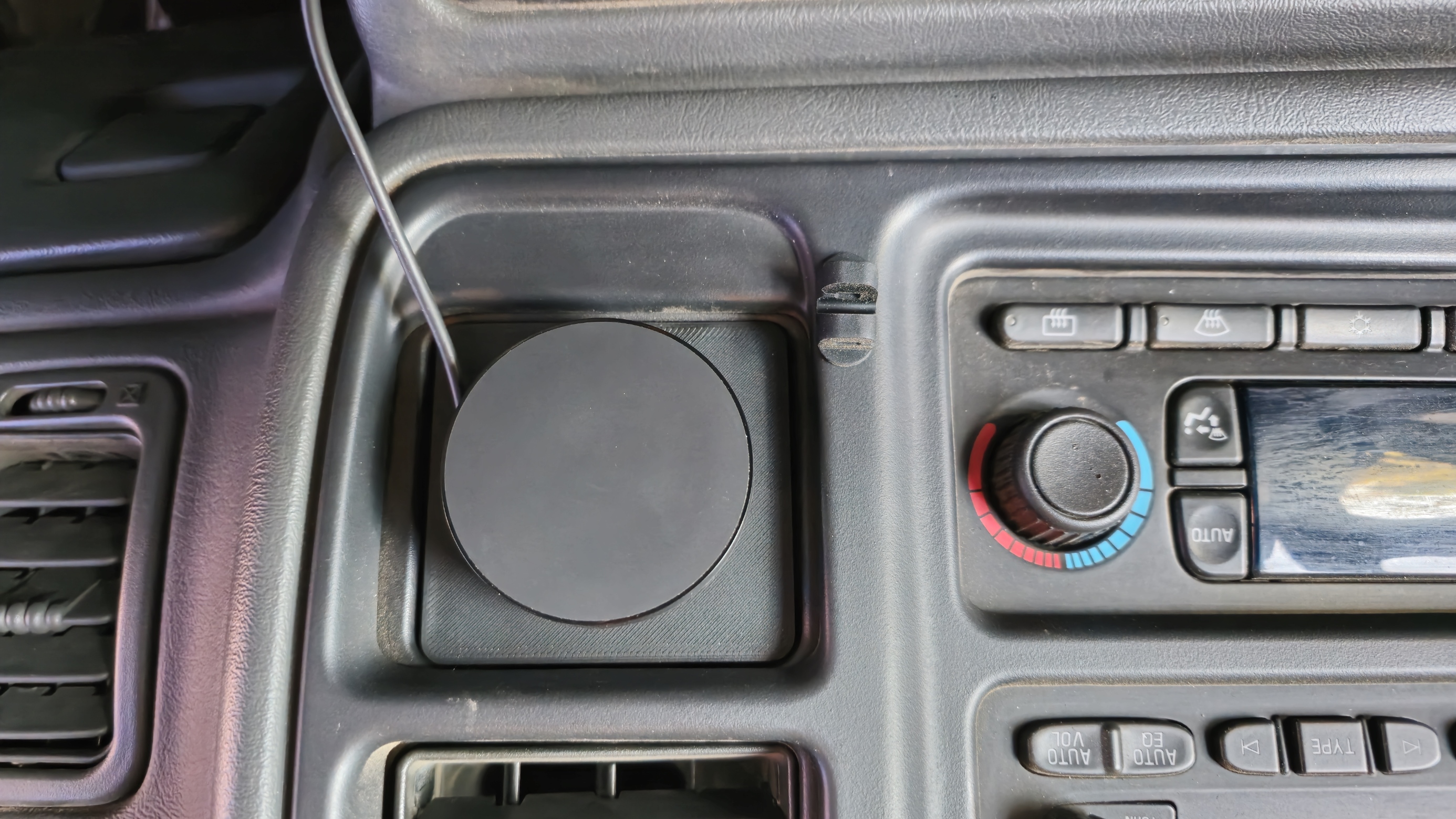 1999-2006 Silverado Magnetic Wireless Charging Phone Mount