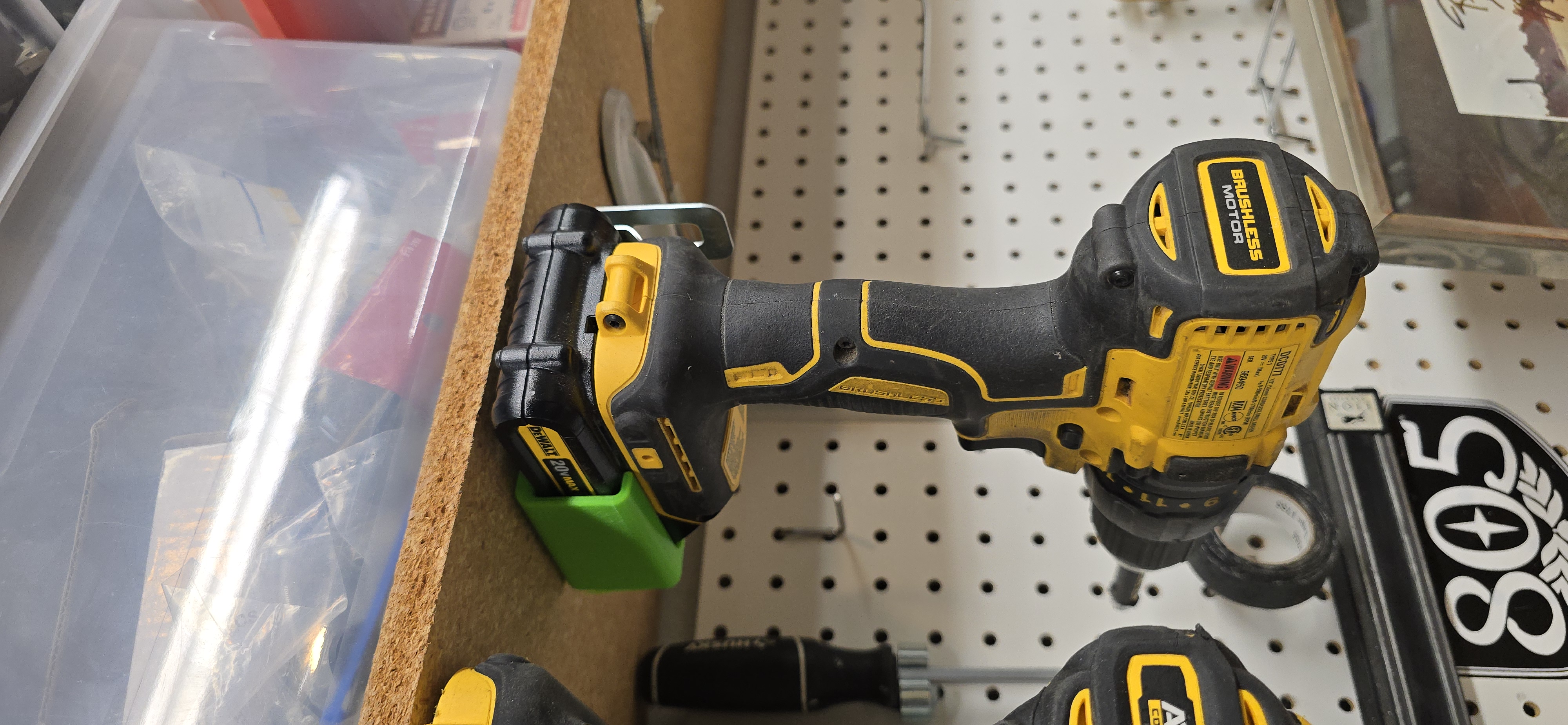 Dewalt Drill undershelf mount — miniatura 3