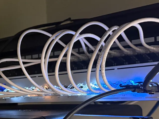 Ubiquiti USW Pro Max 16 PoE Offset Mount