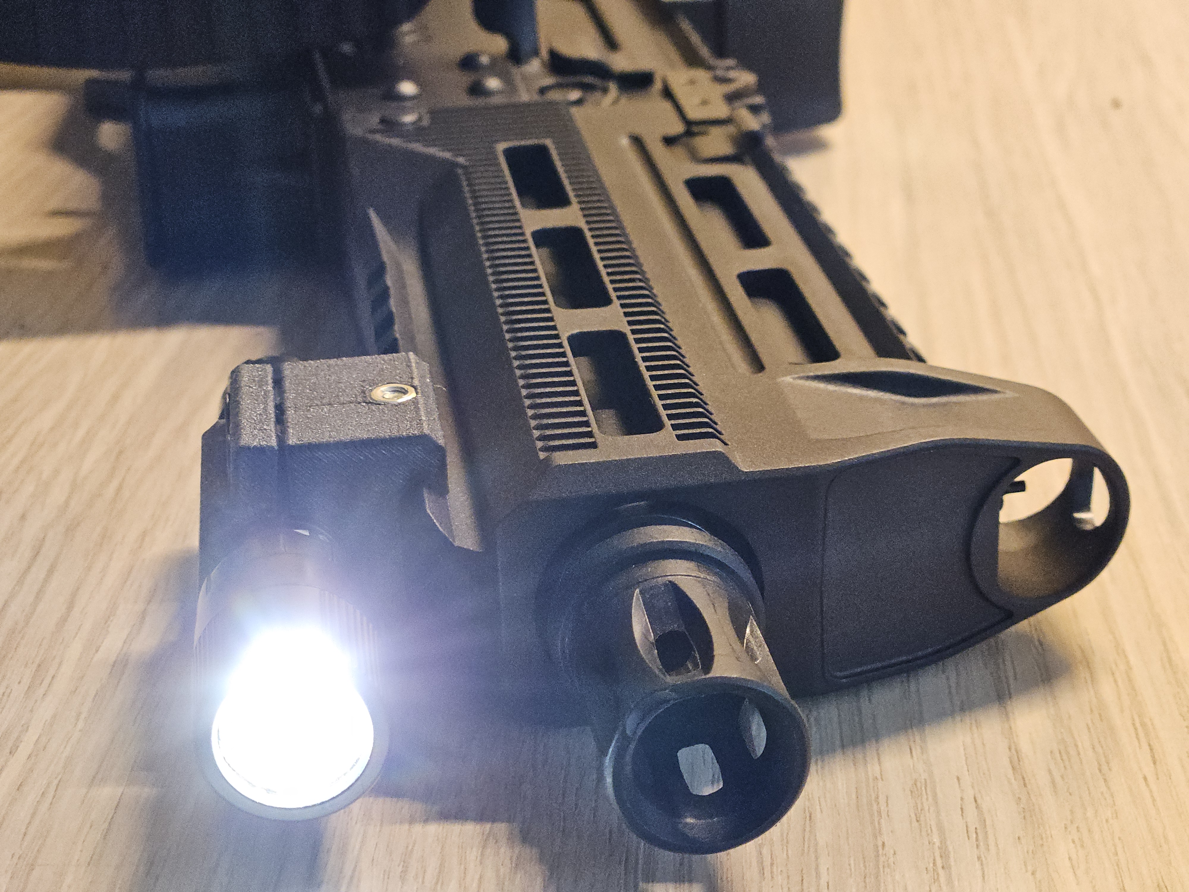 Miniatura 4 do modelo 3D Picatinny RIS rail flashlight mount