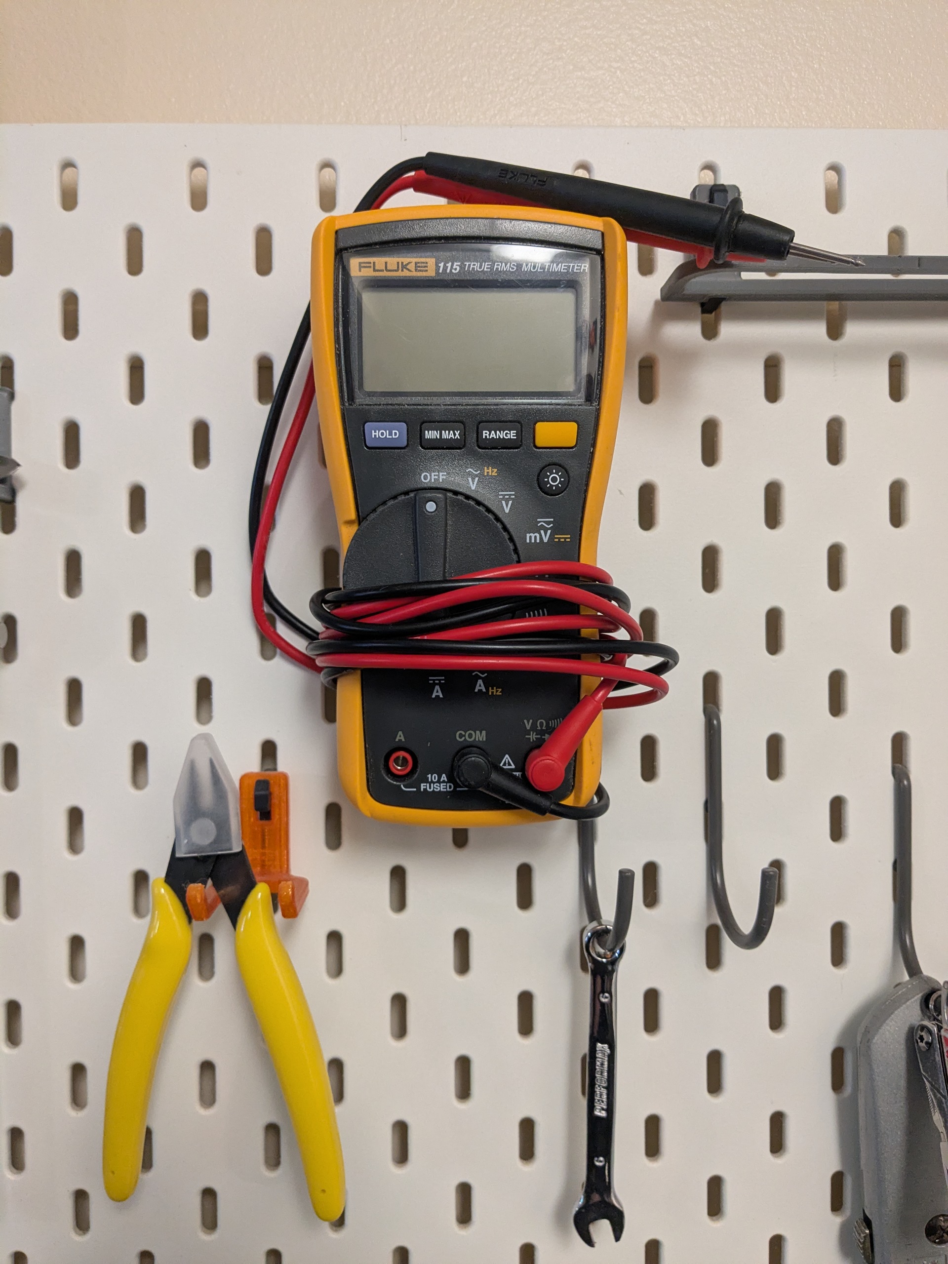 Fluke 115 Multimeter Ikea SKADIS pegboard mount