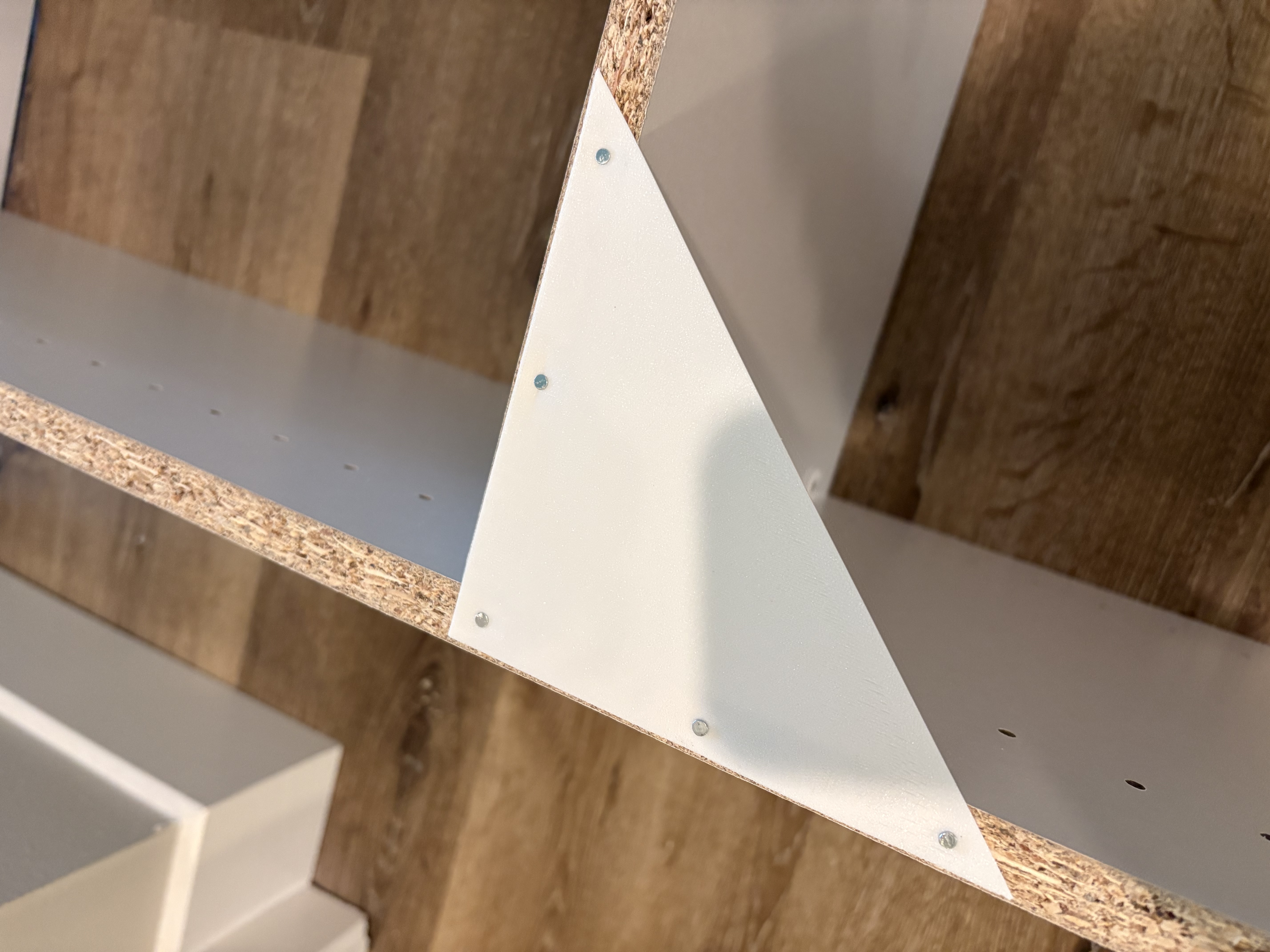 Closet Shelf Gusset