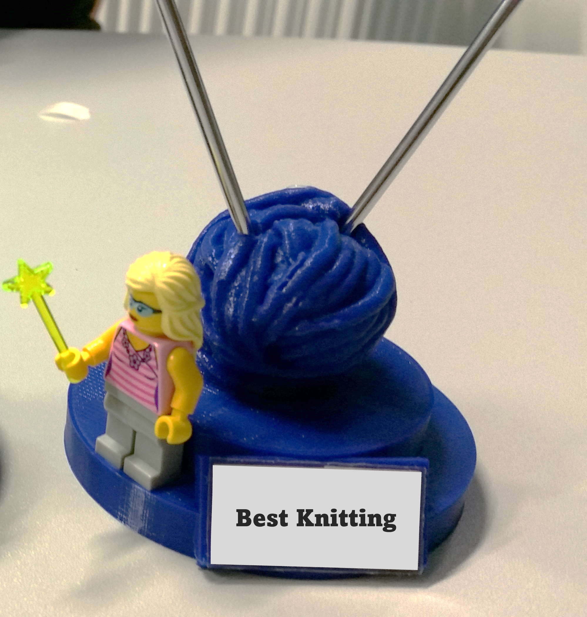 Knitting trophy / Holder for knitting needles