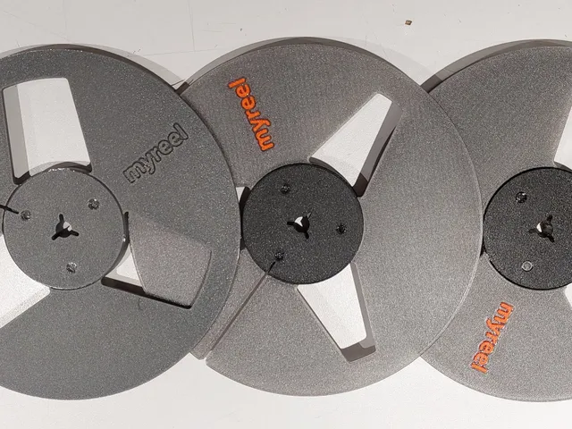 18cm/7inch audio tape reel mmu or single color print created in OpenSCAD