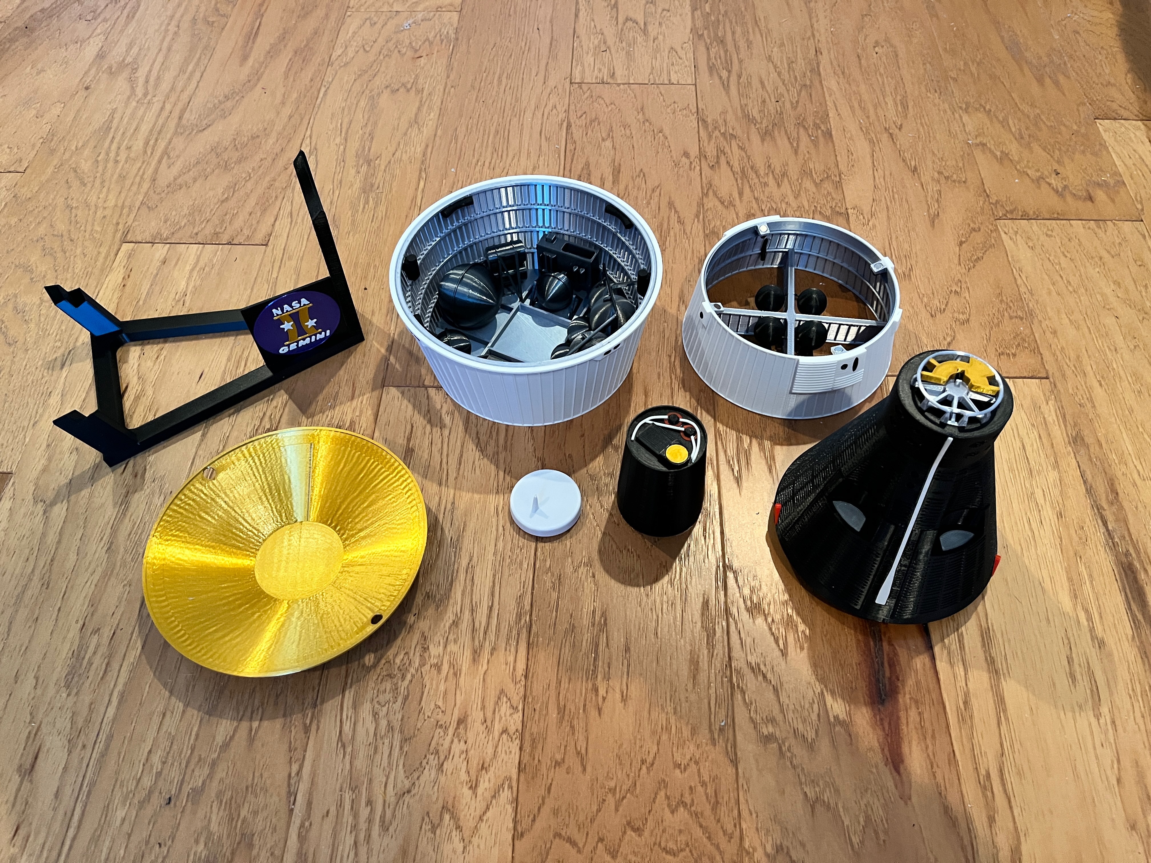 Miniatura 4 do modelo 3D Gemini Capsule