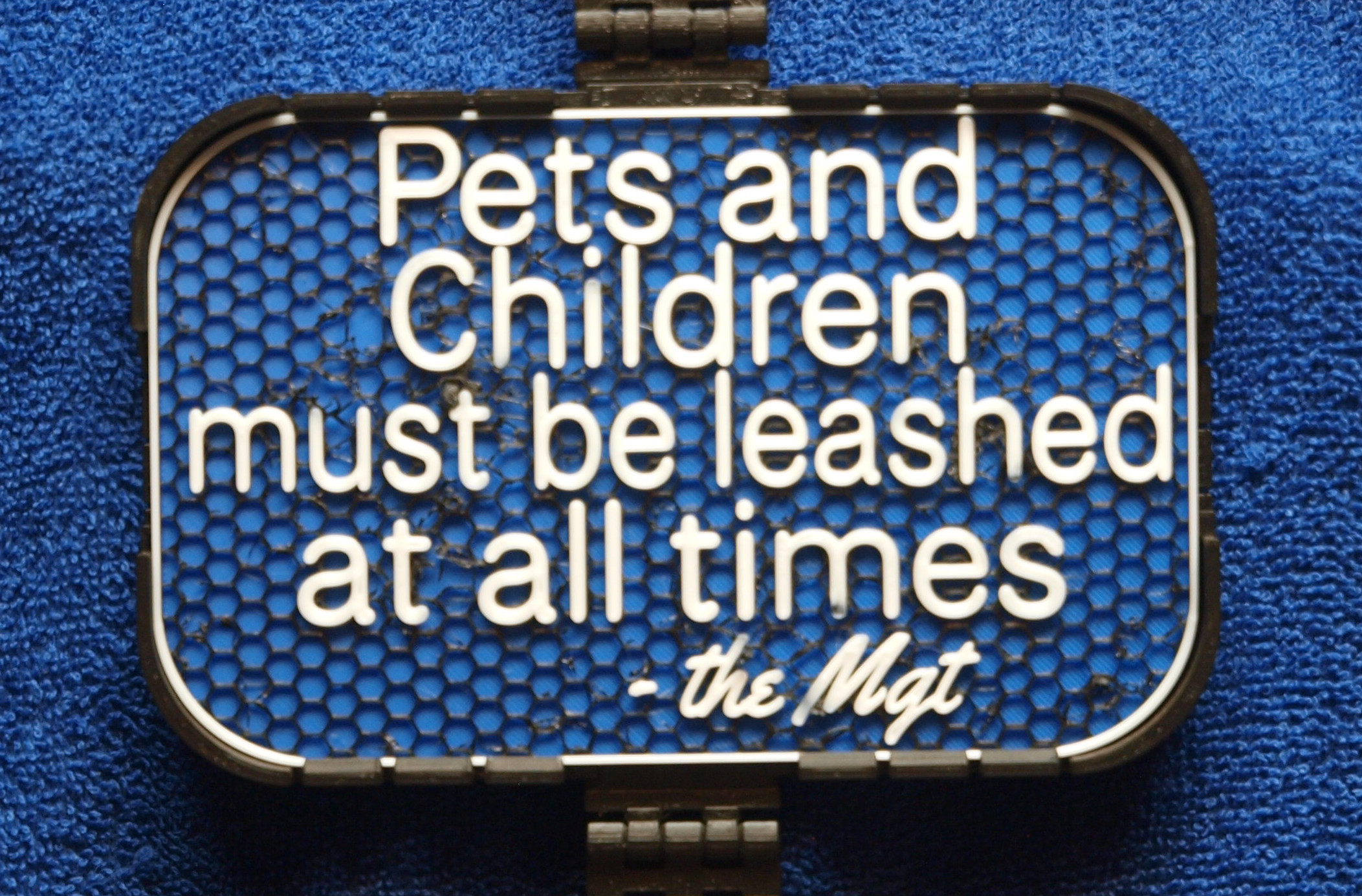 Mgt sign: Pets and Children must be leashed