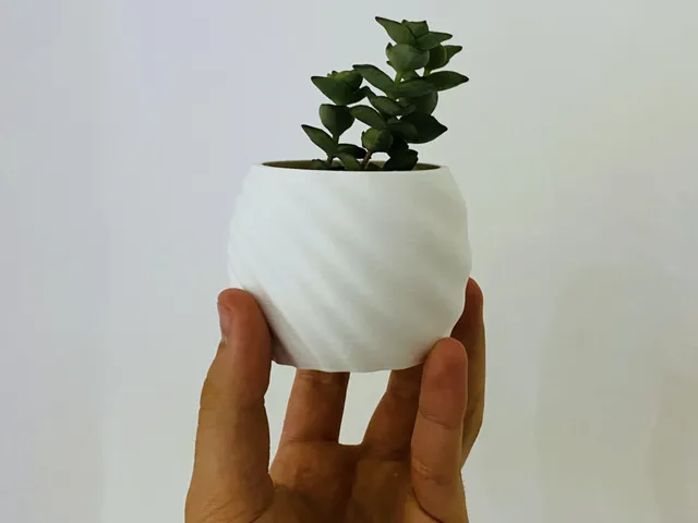 Ripple planter