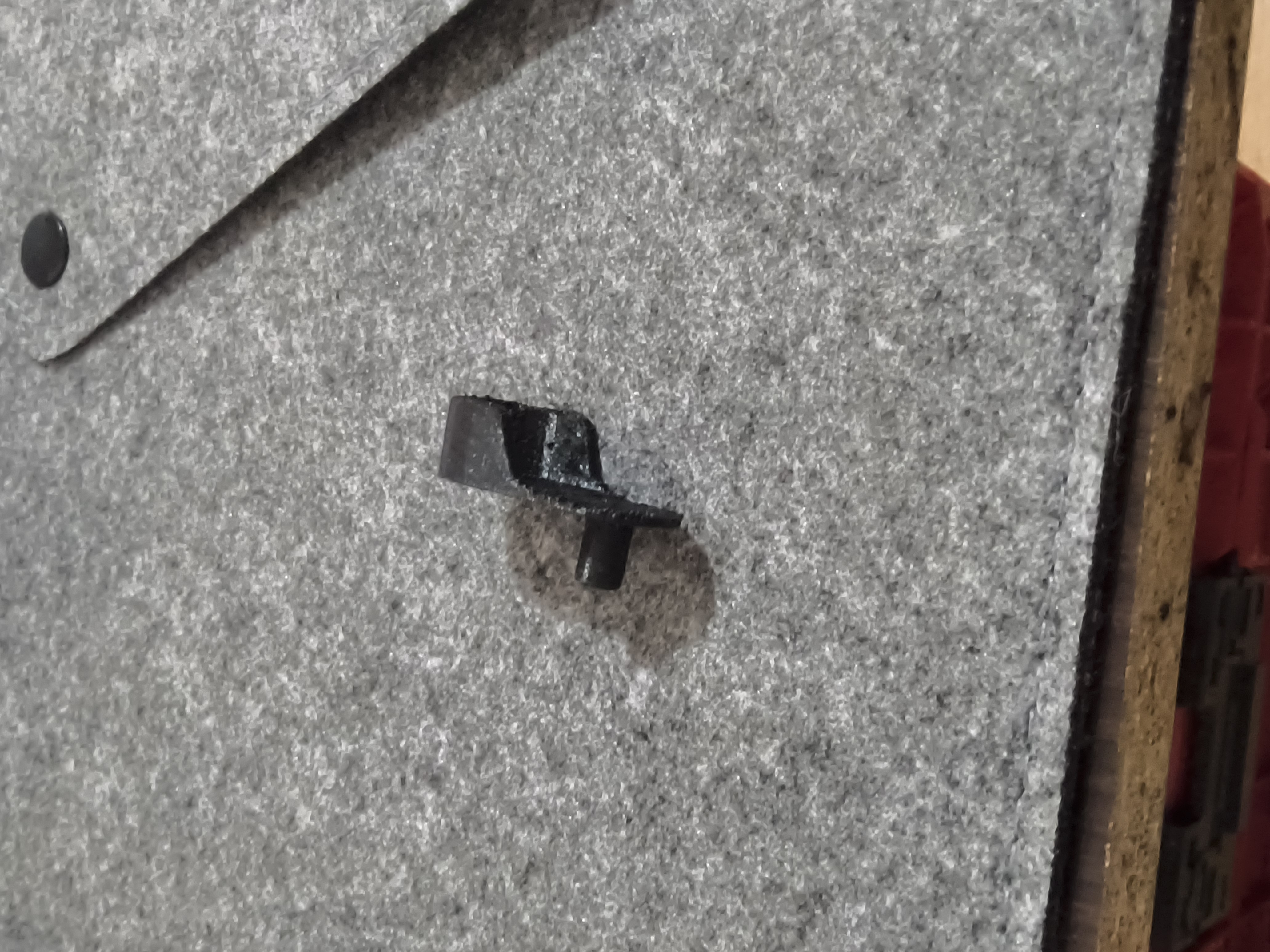 Oval furniture rod bracket