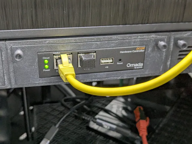 TP-Link Omada OC220 & OC200