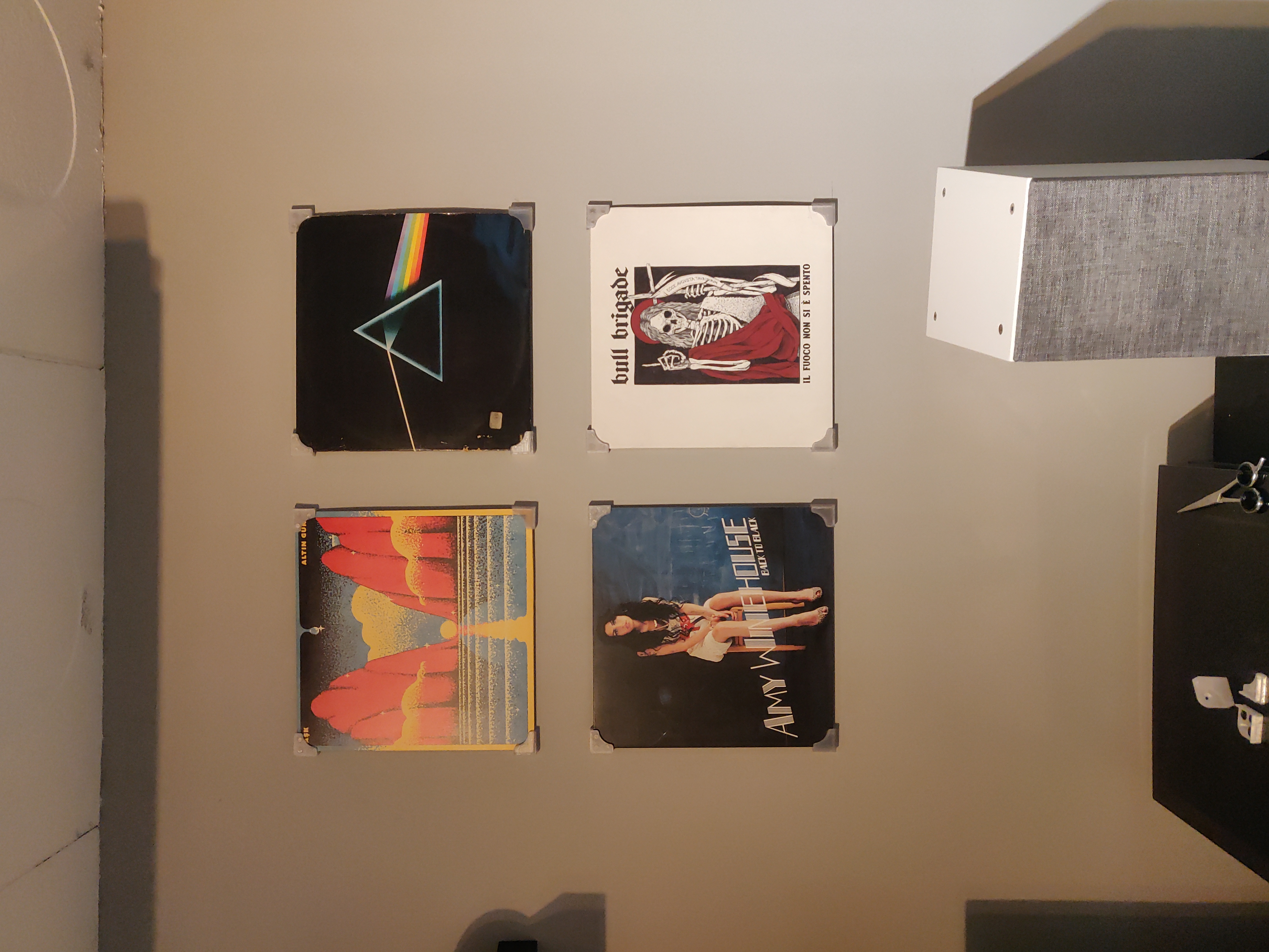 LP vynil wall supports