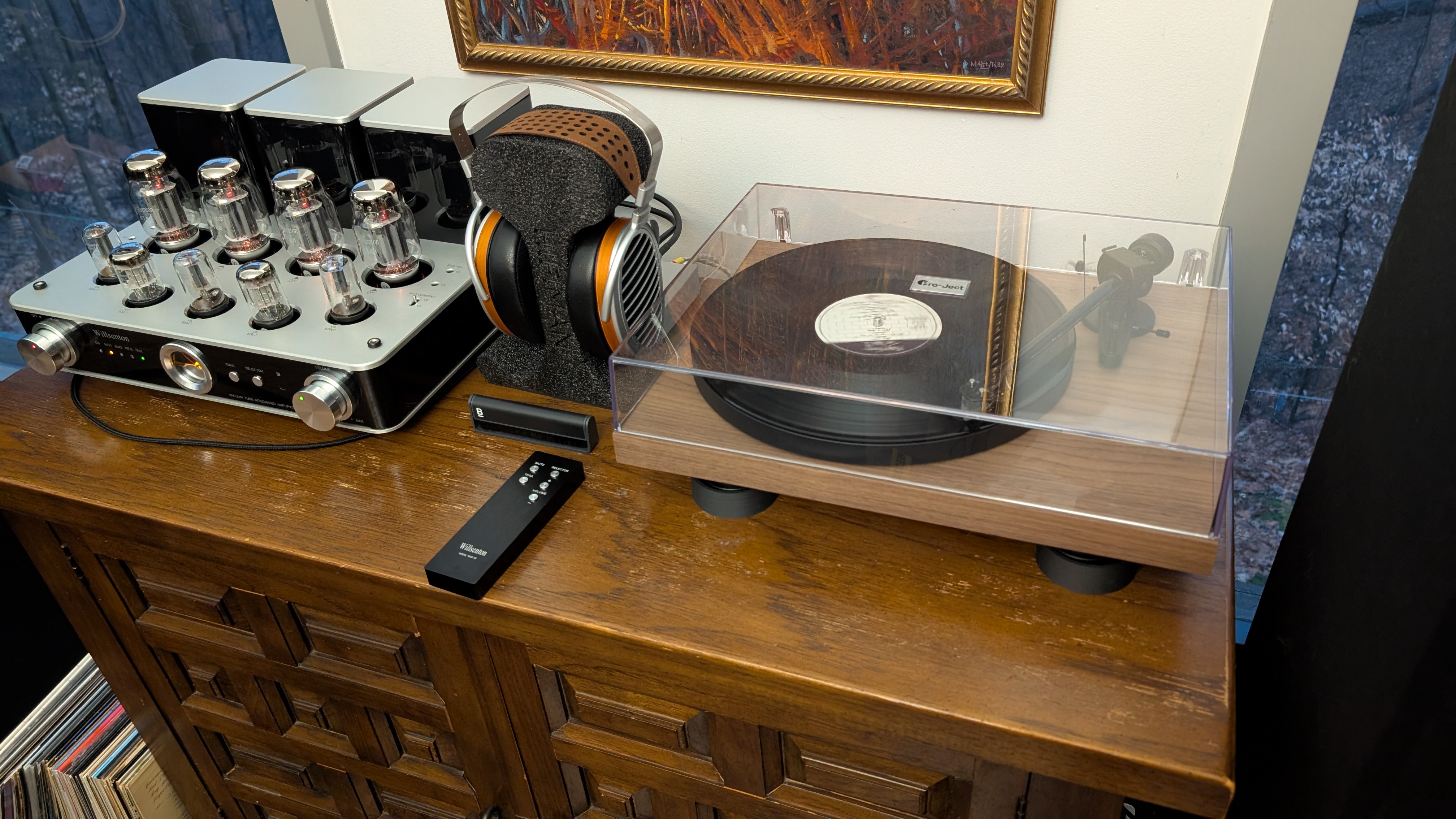 Bass Resonance Absorbing Shoes for Turntables