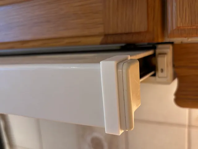 Kitchen fan light switcher