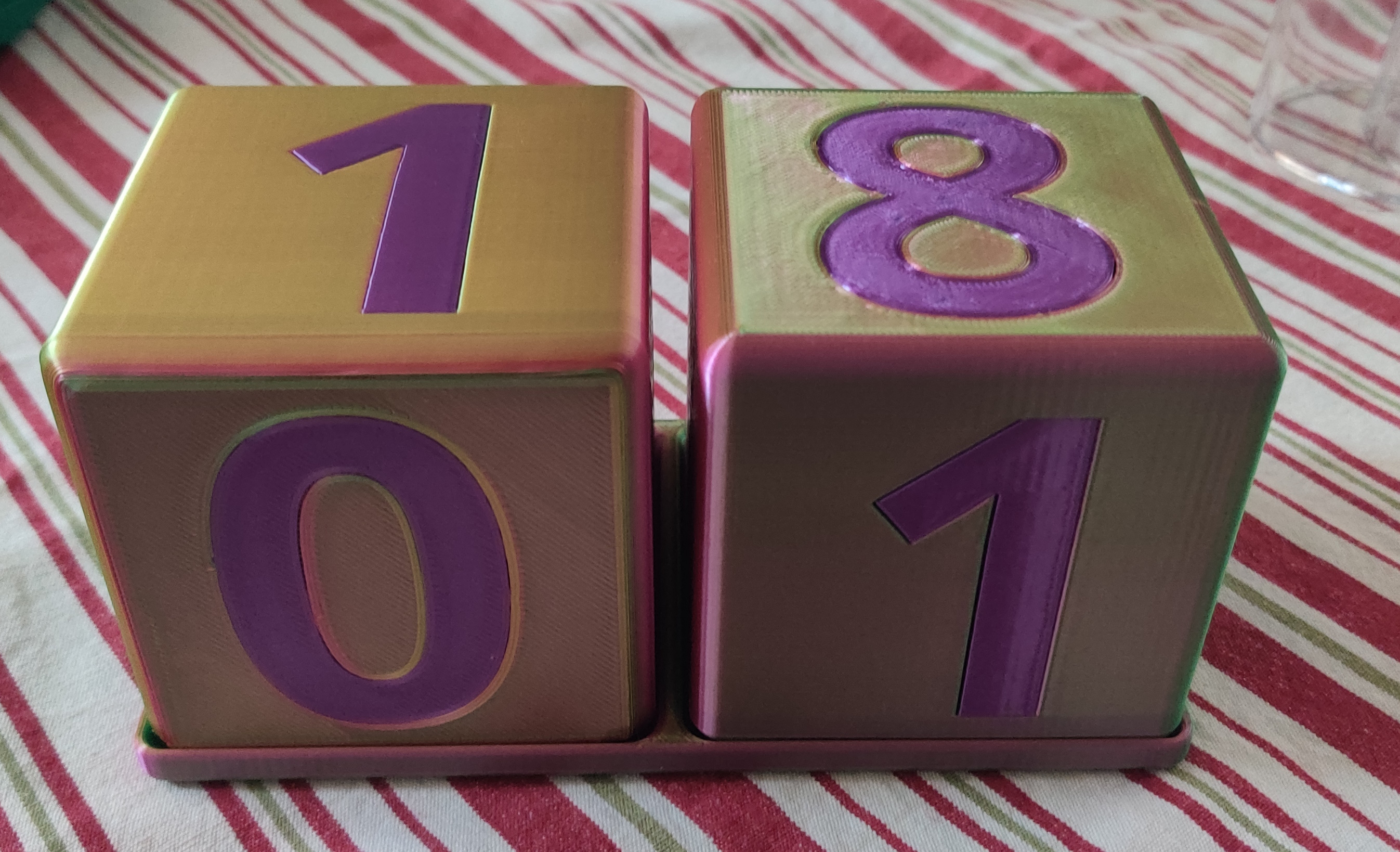Simple two cube calendar for multi-color printer