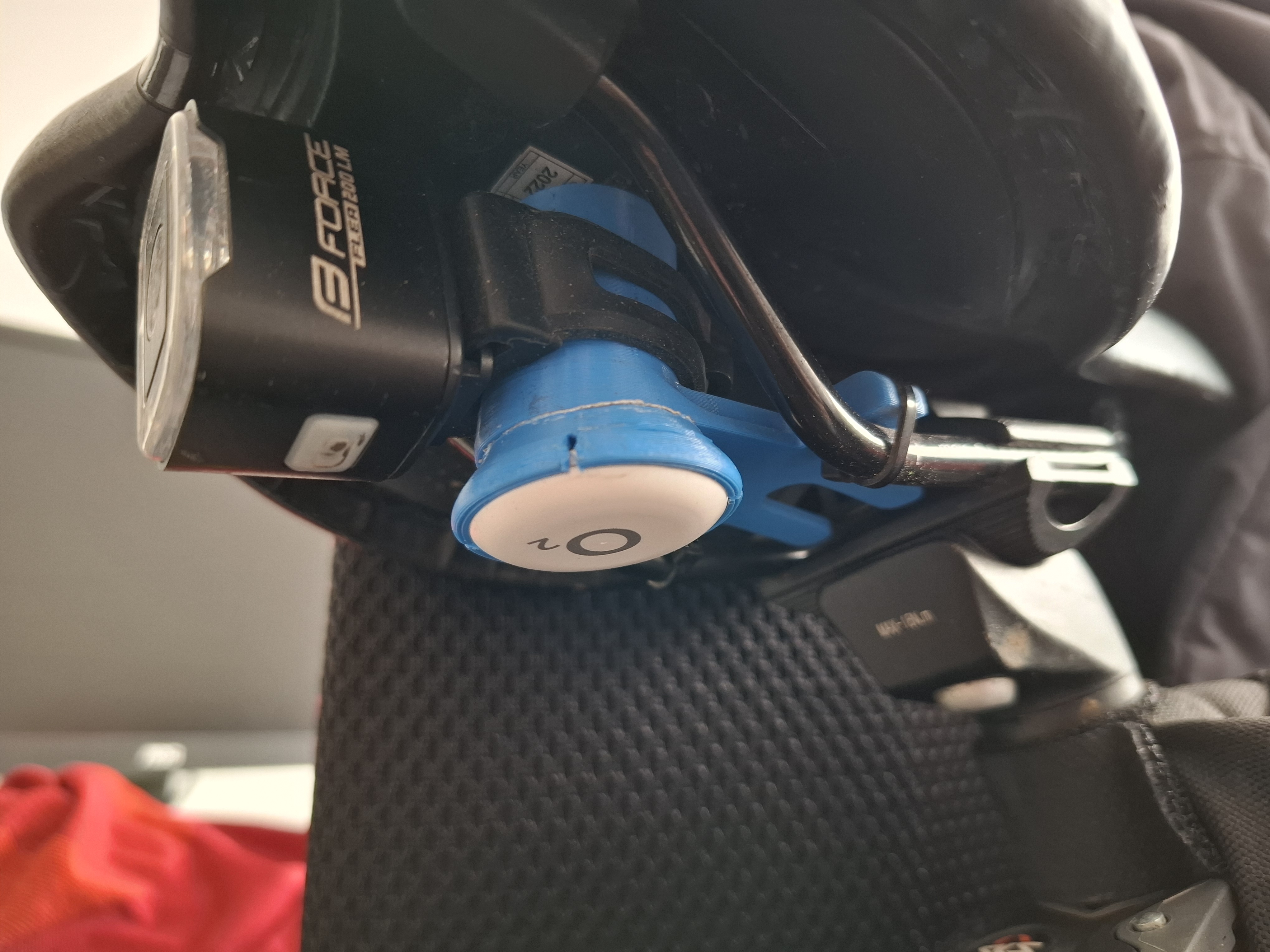 Under seat rear light holder + O2tag (Airtag)
