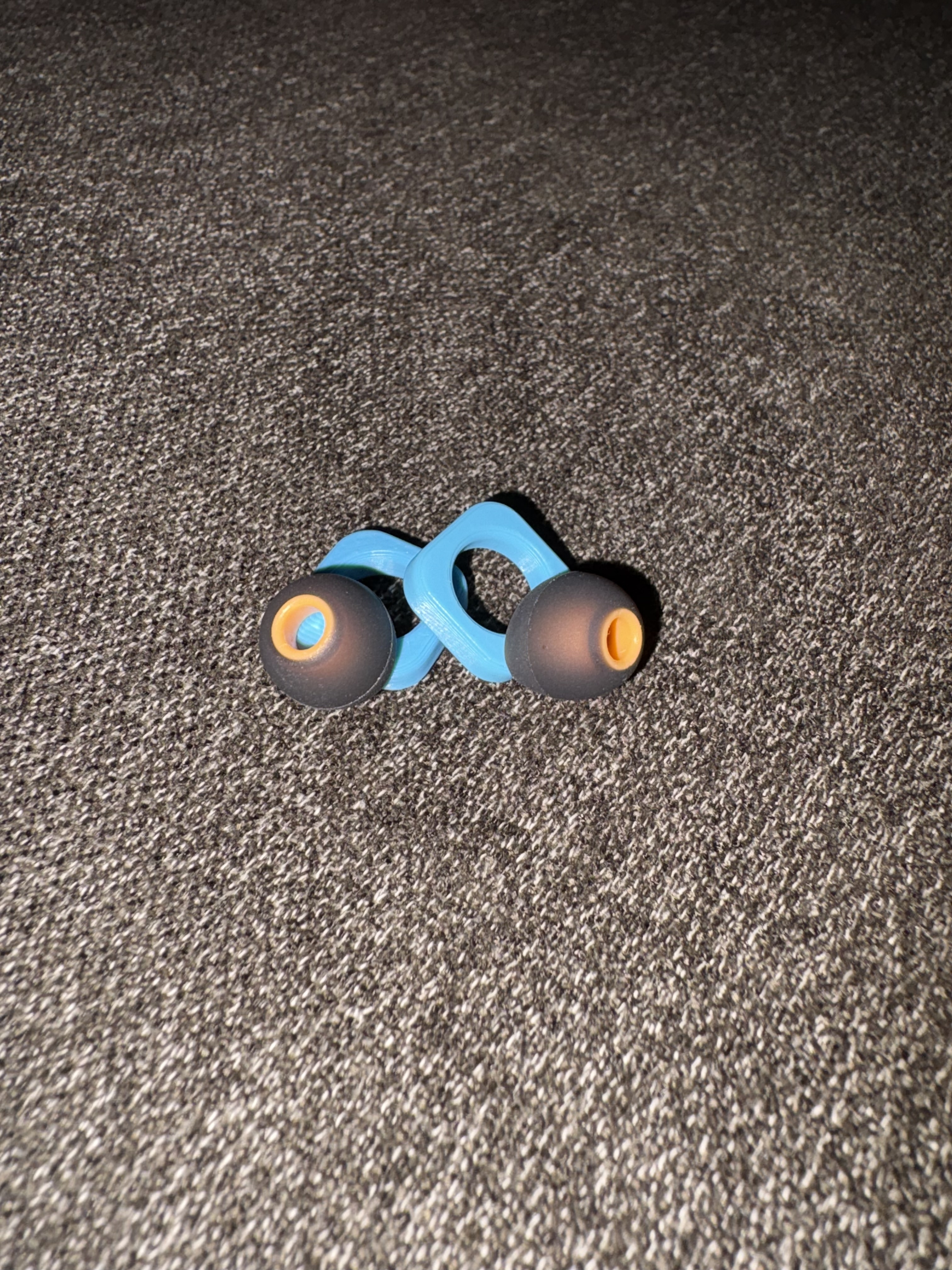 Loop earplugs (noise reduction)