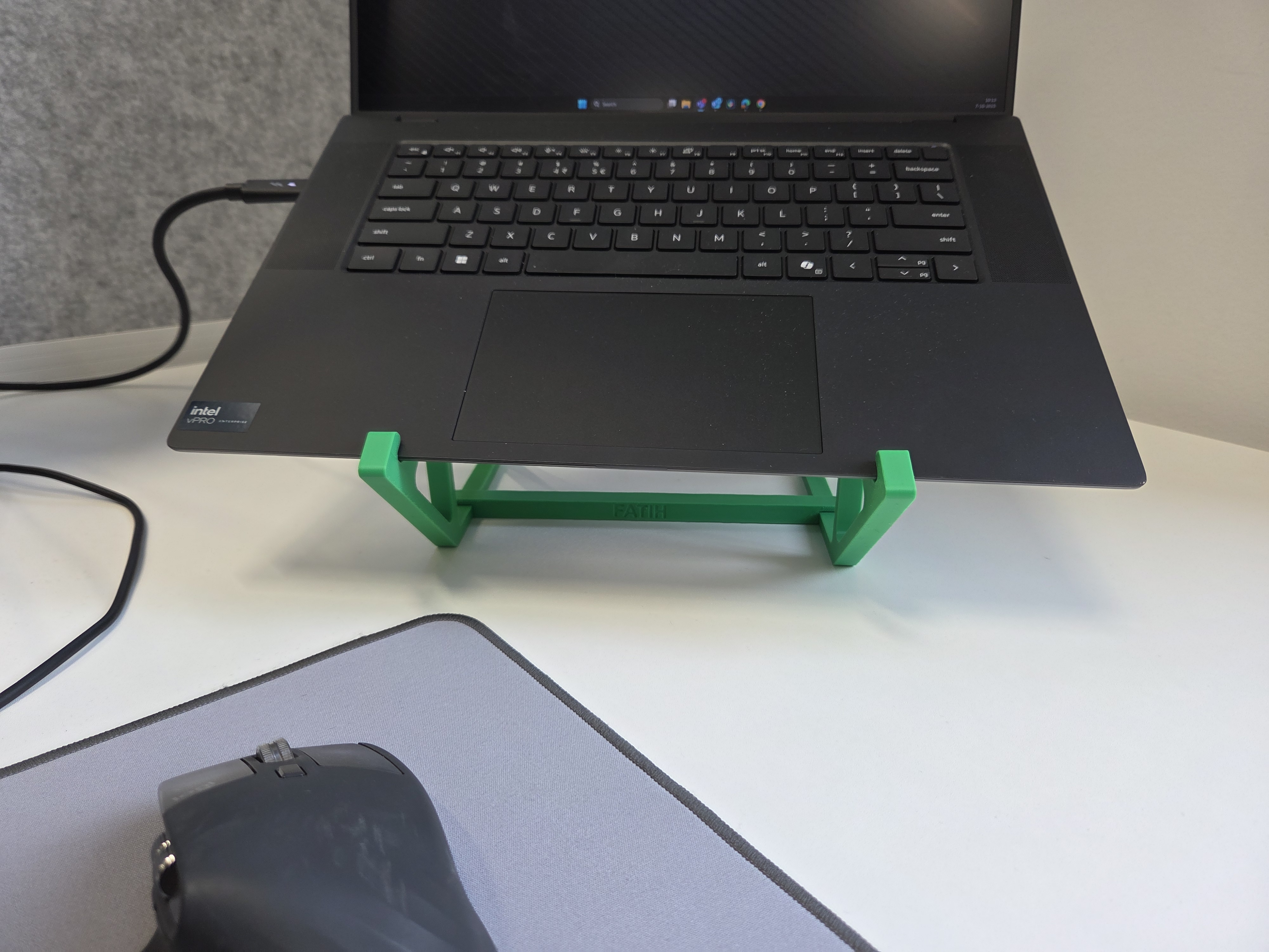 Dell 5690 Laptop Stand