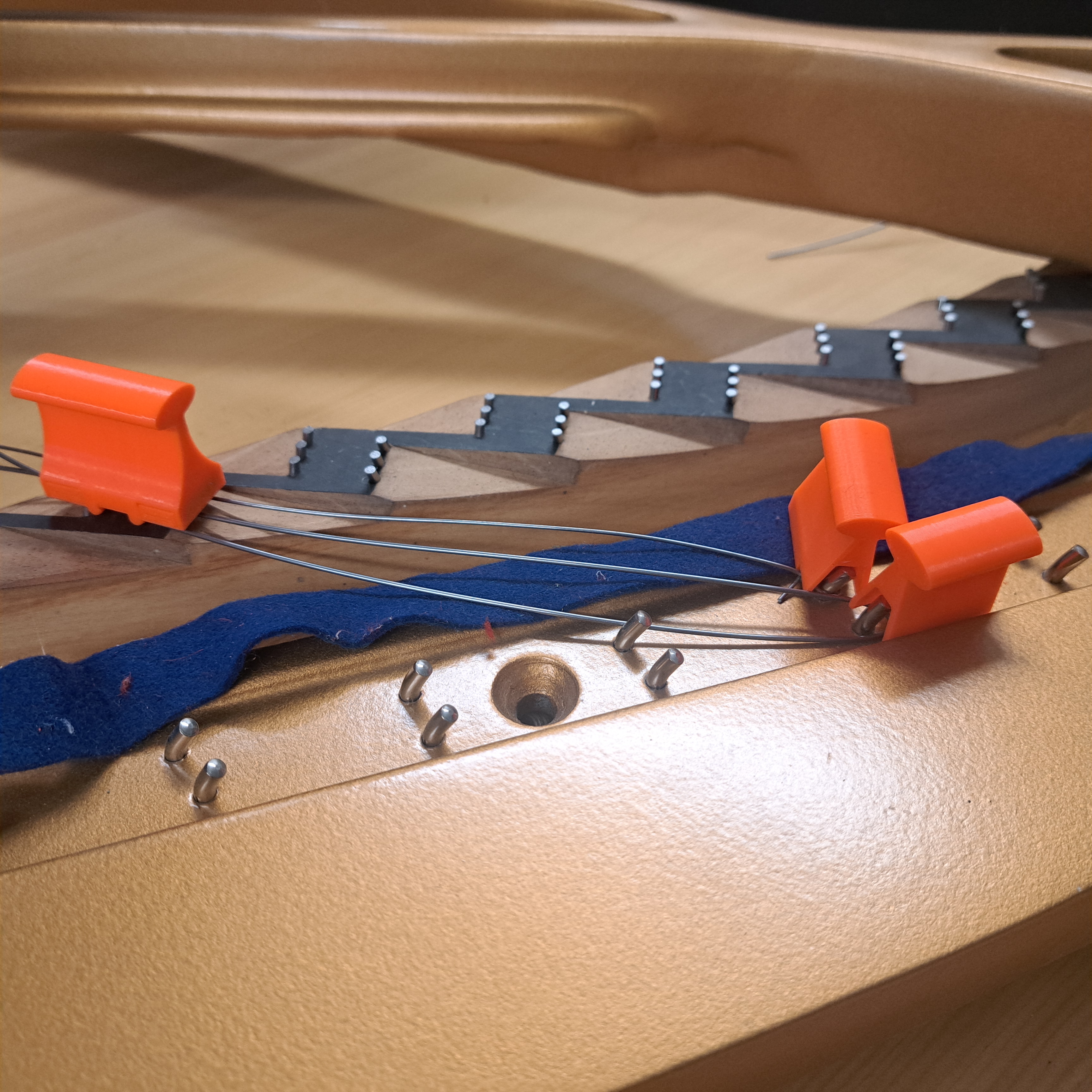 Magnetic stringing helpers — thumbnail 2