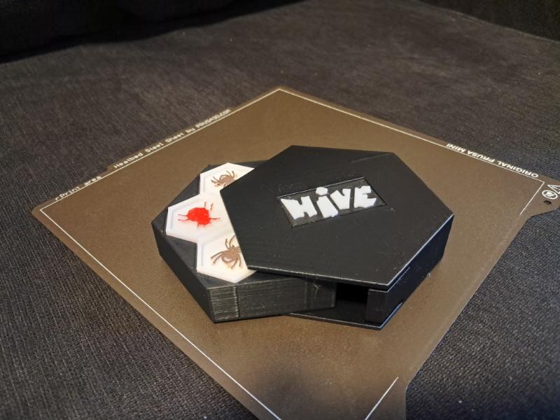 Hive game hexagonal box with clipping lid