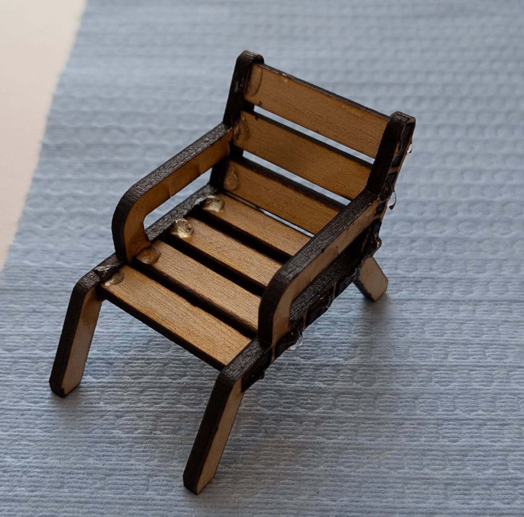 Tiny lawn chair - print or laser cut