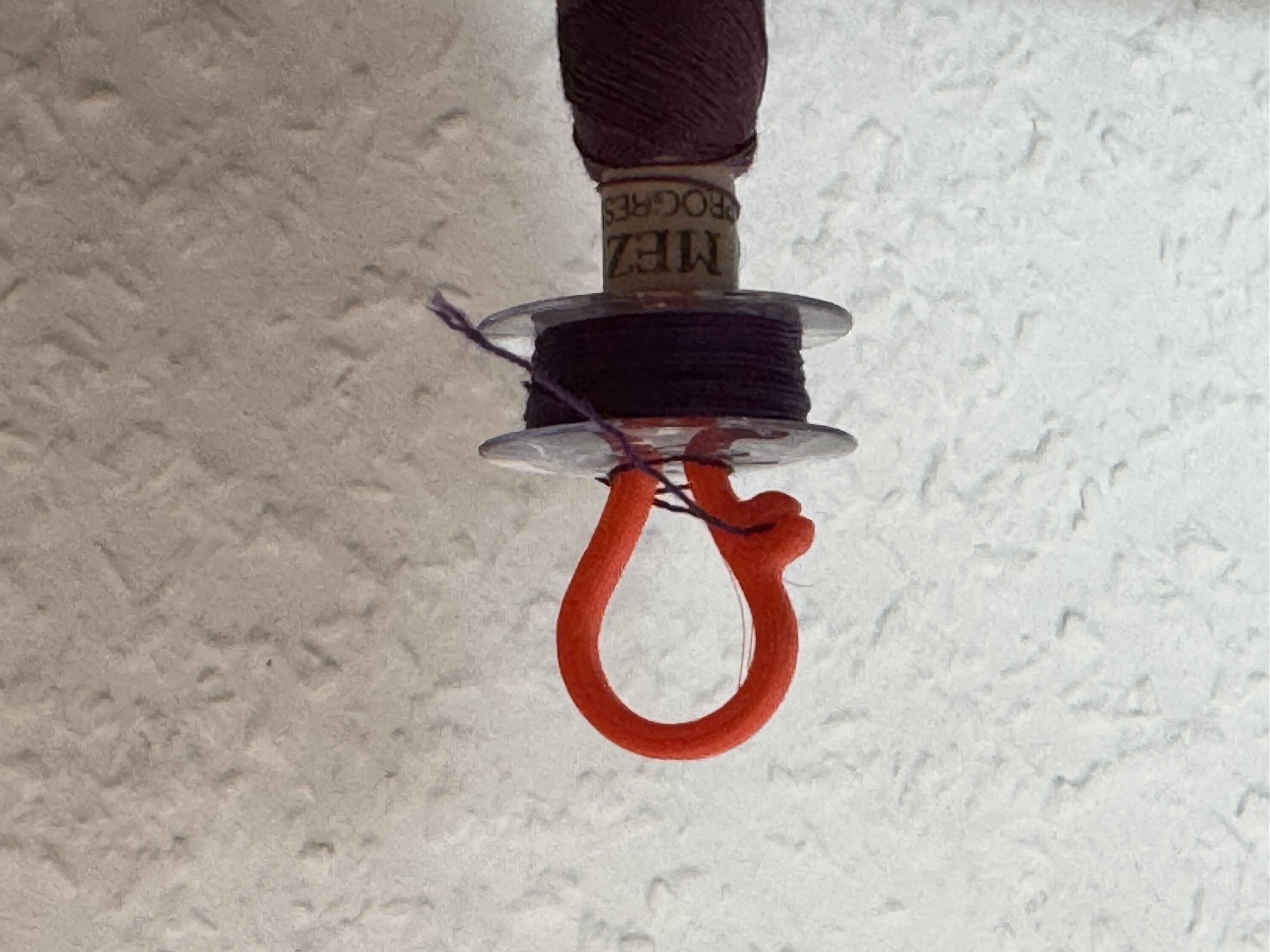 Sewing spool clip with clamp - Nähspulenhalter mit Klemme