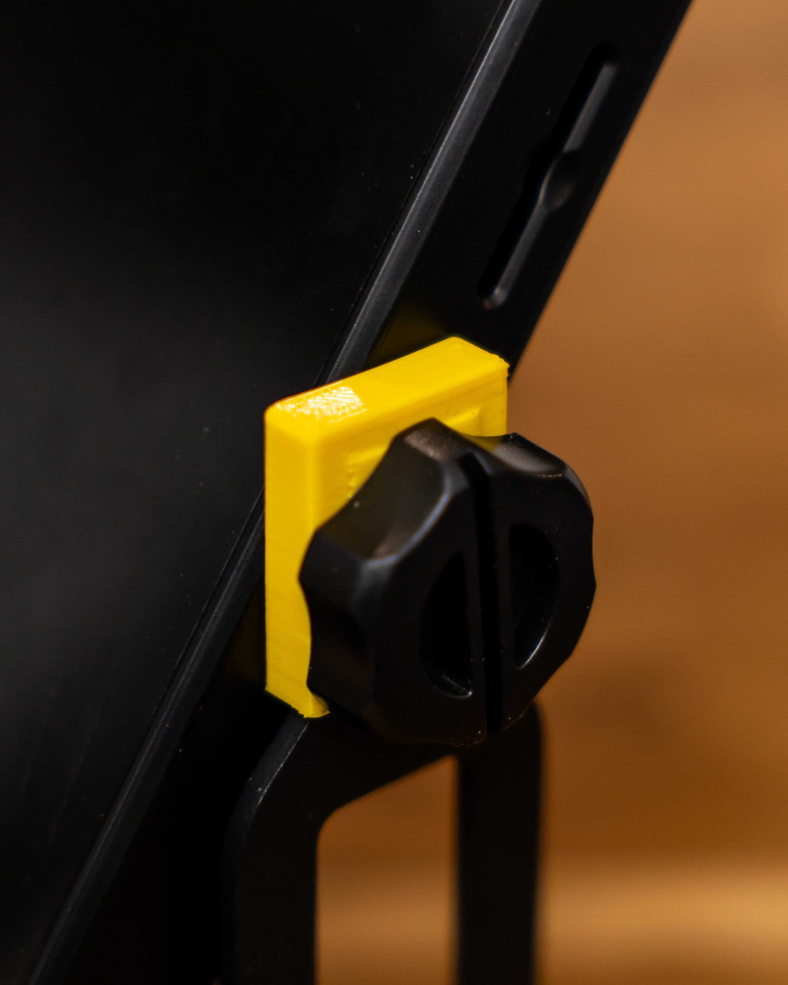 FeelWORLD LUT11S screen holder adapter