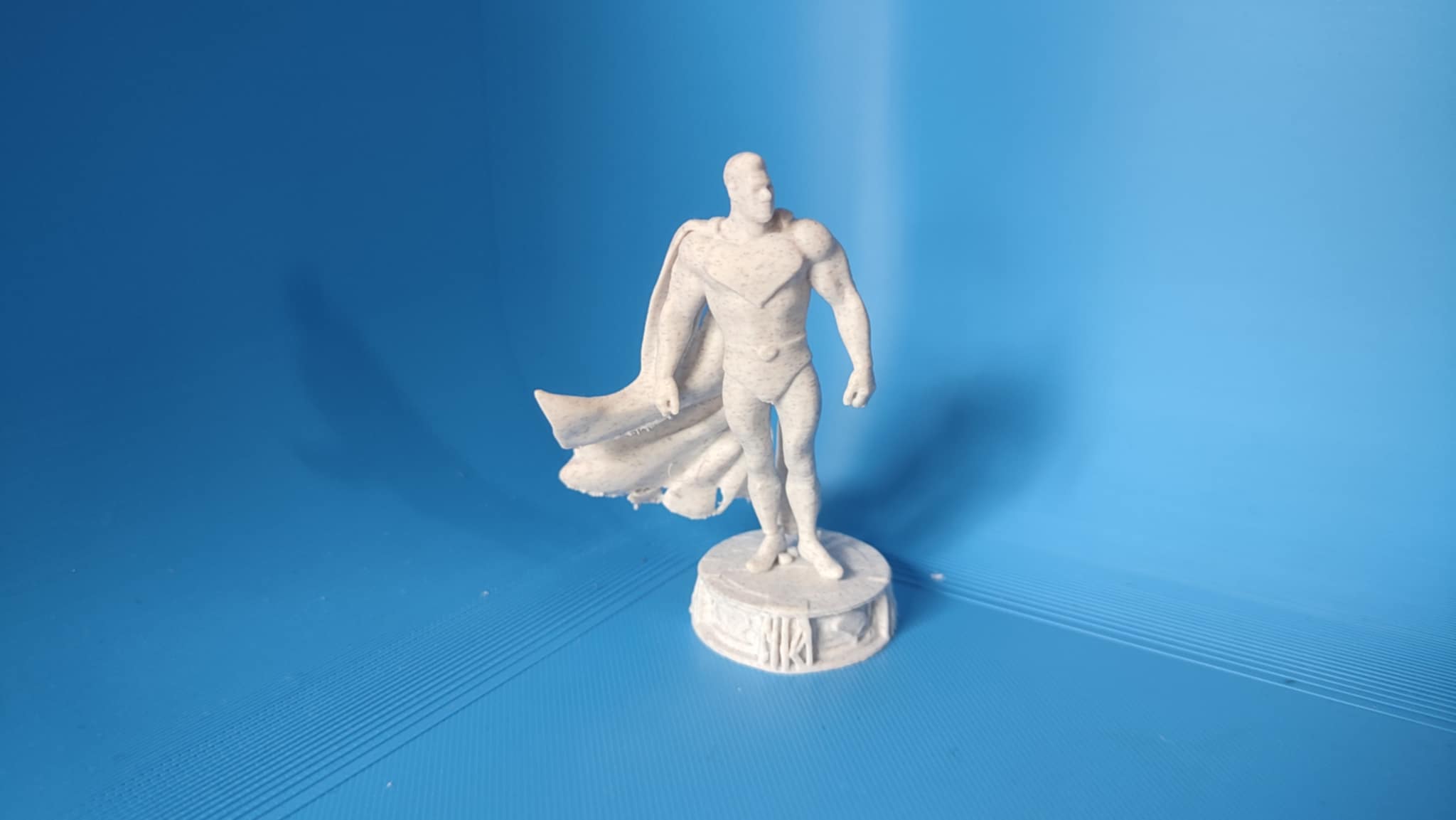 Superman Statue — miniatura 3