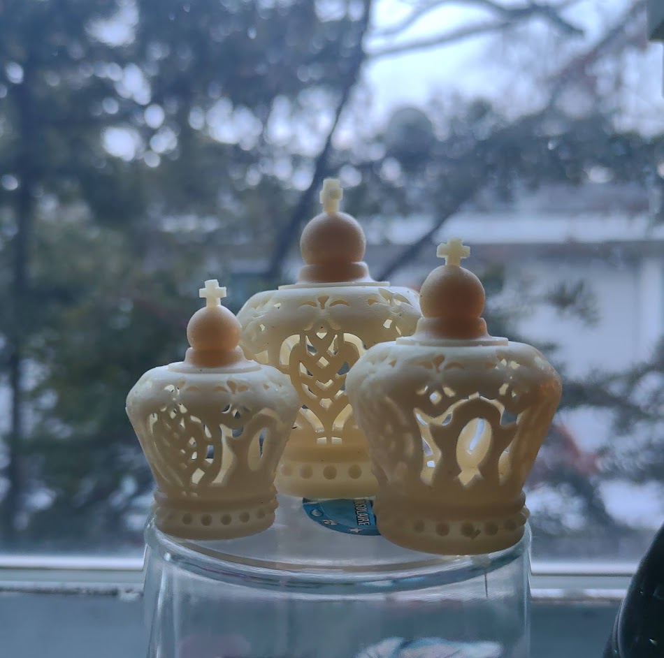 Resin Santos crown