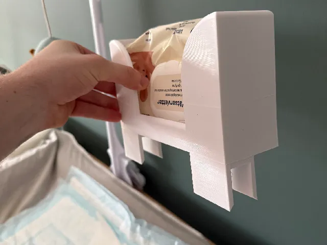 Wet wipe holder for Sniglar