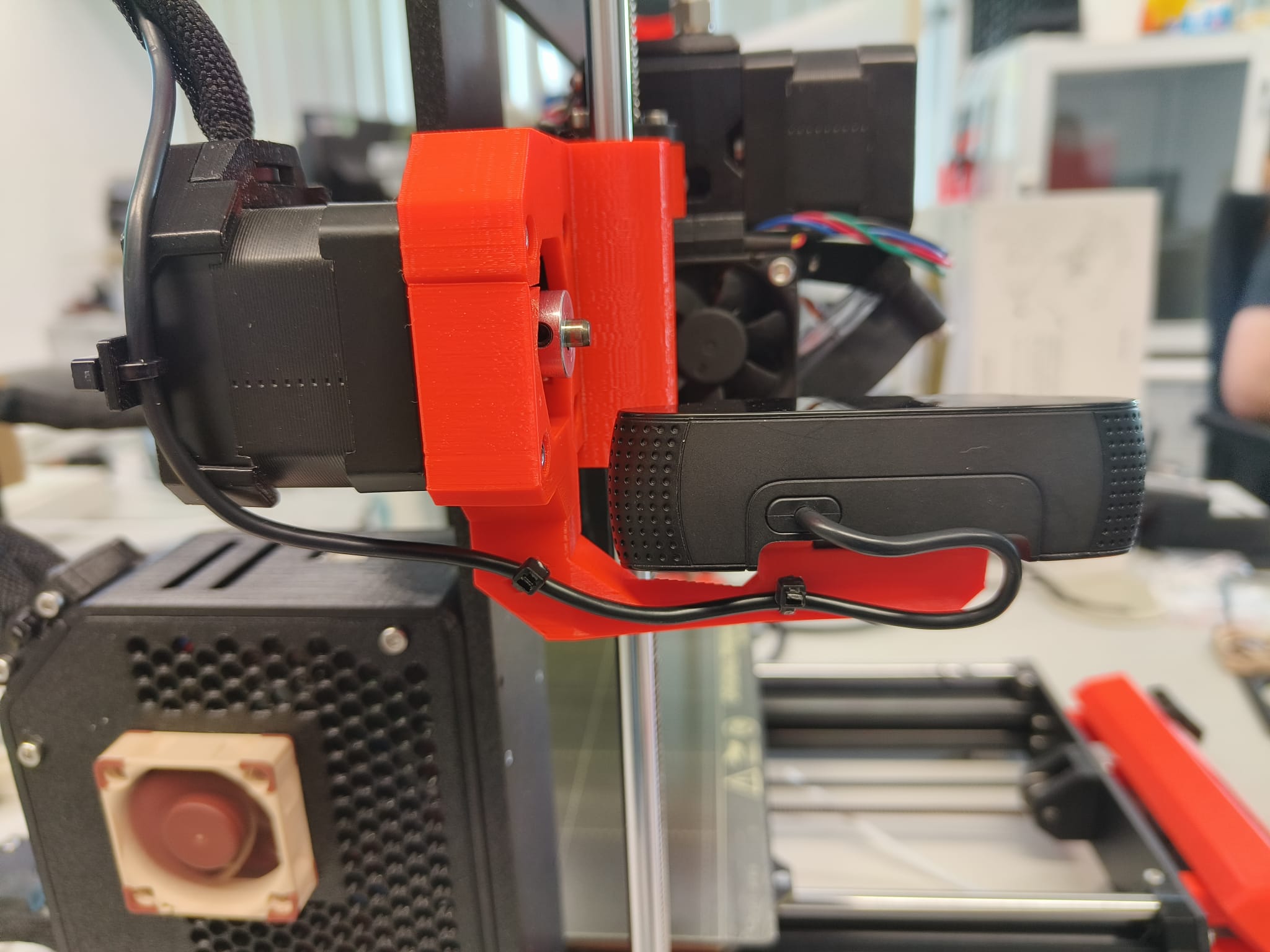 Miniatura 3 do modelo 3D X-Axis Cable Protector with extra Cable Clip