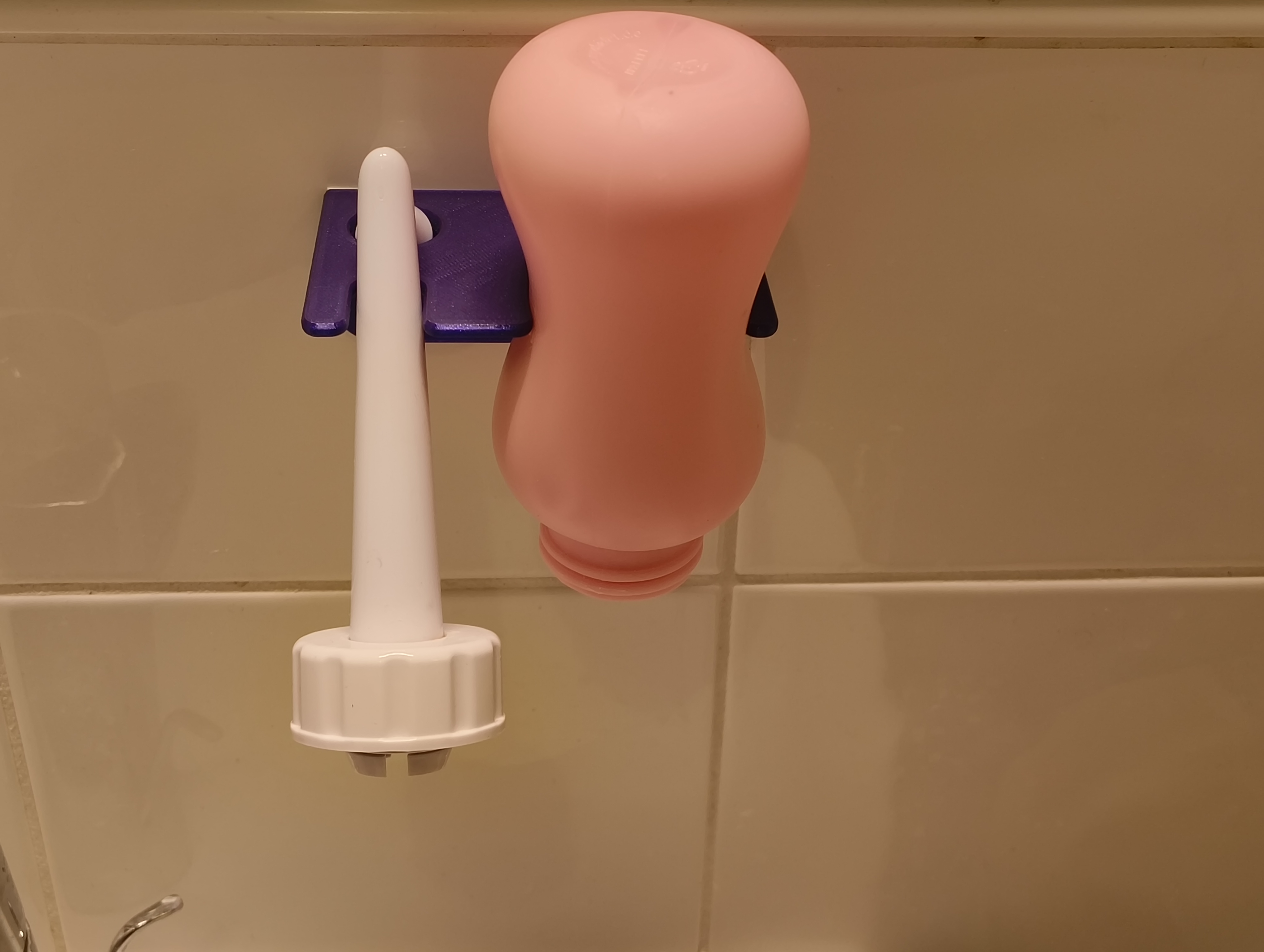 Portable bidet "mybidet" wall mount