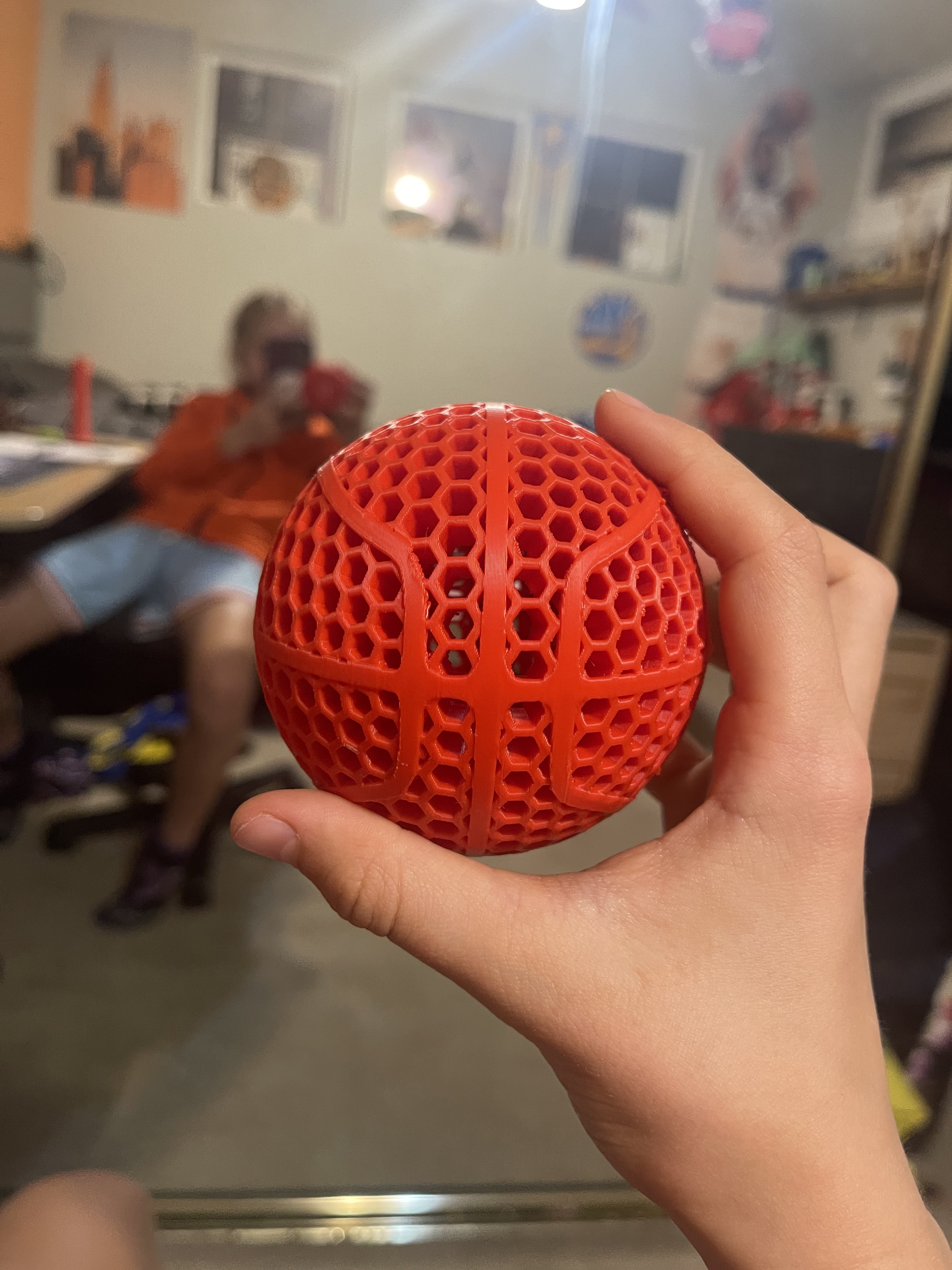 MODEL OF AN AIRLESS BASKETBALL
