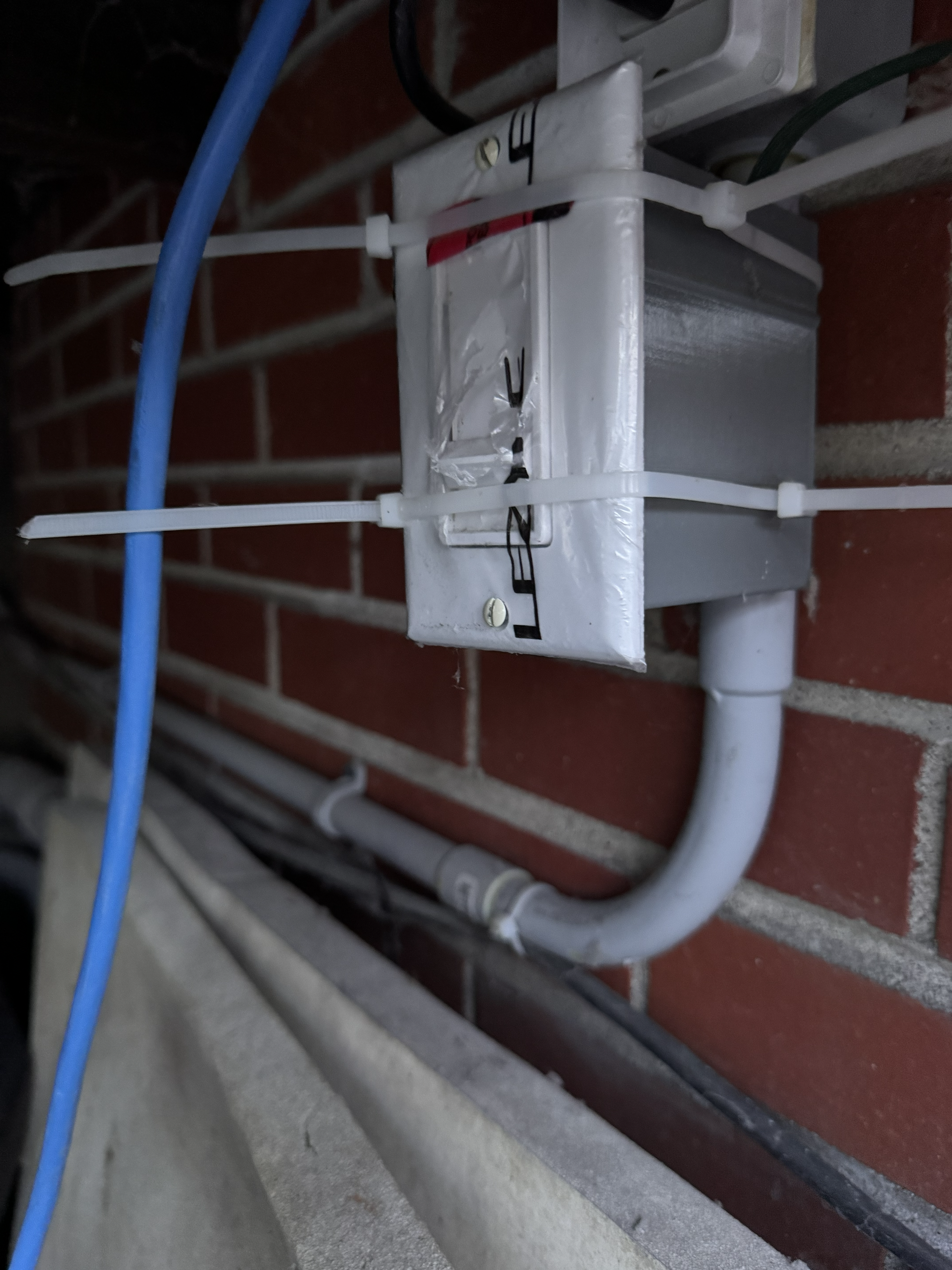 Boîtier électrique 1 groupe, profond 95mm - 1-gang electrical box, 95mm deep