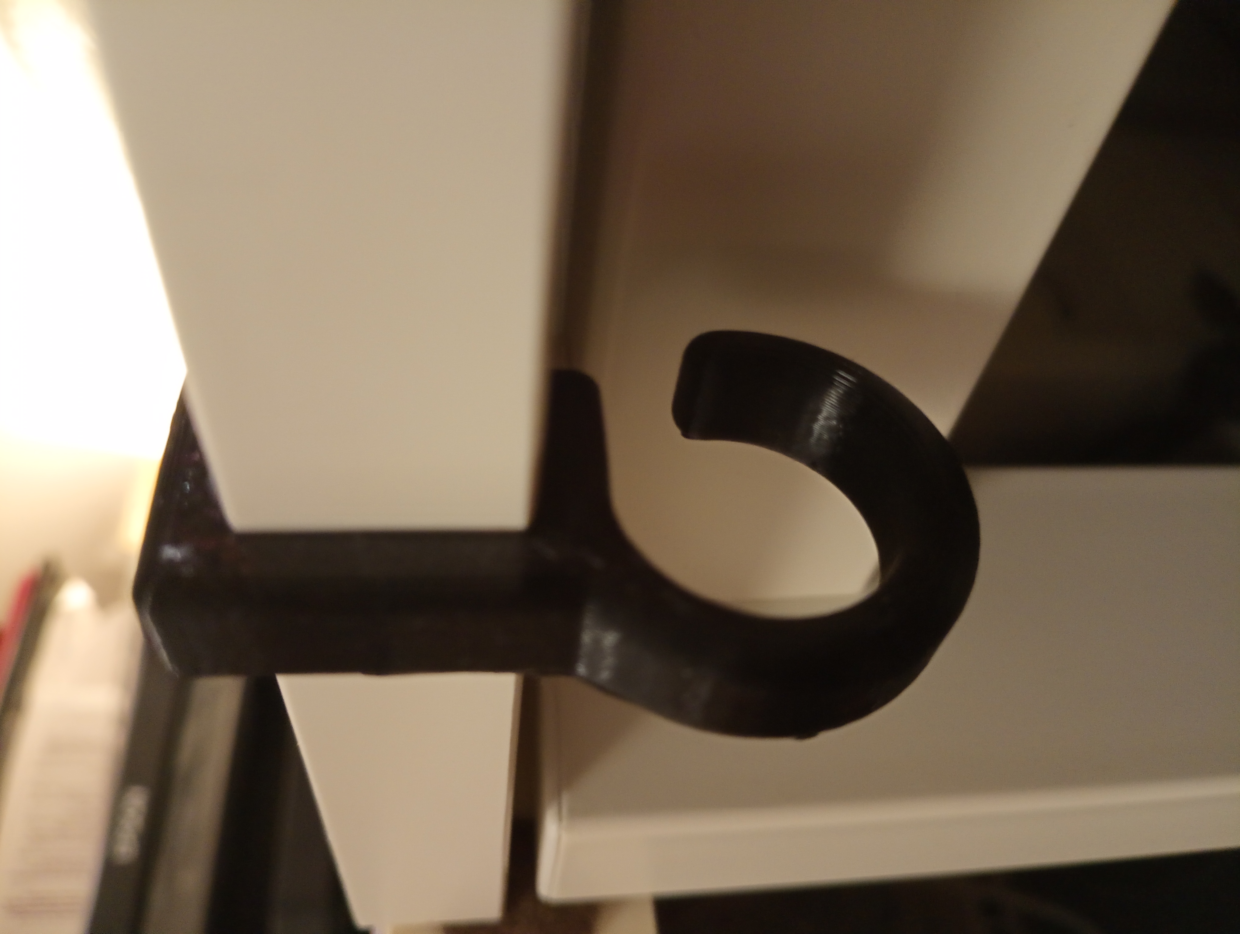 Simple table cable holder clamp