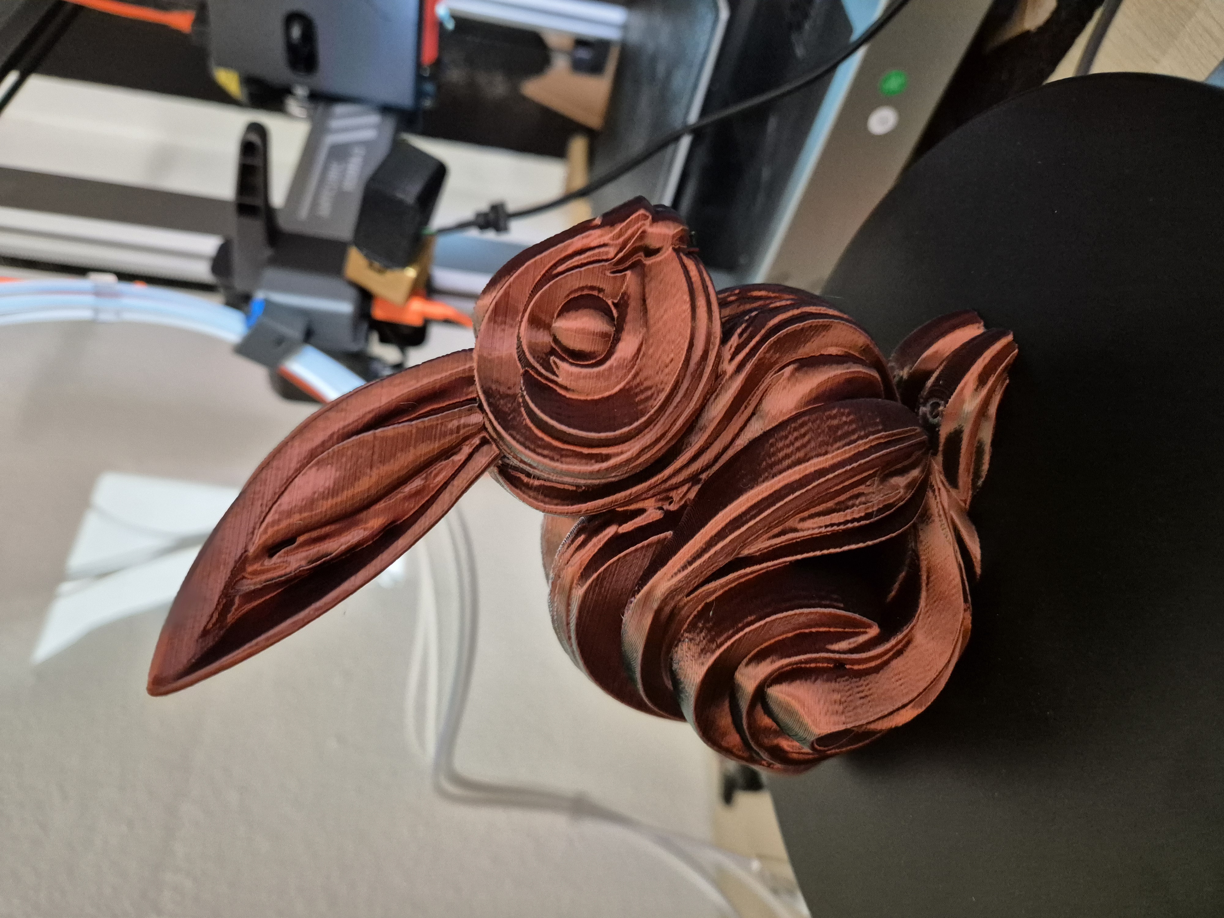 Flowing Easter bunny — thumbnail 2