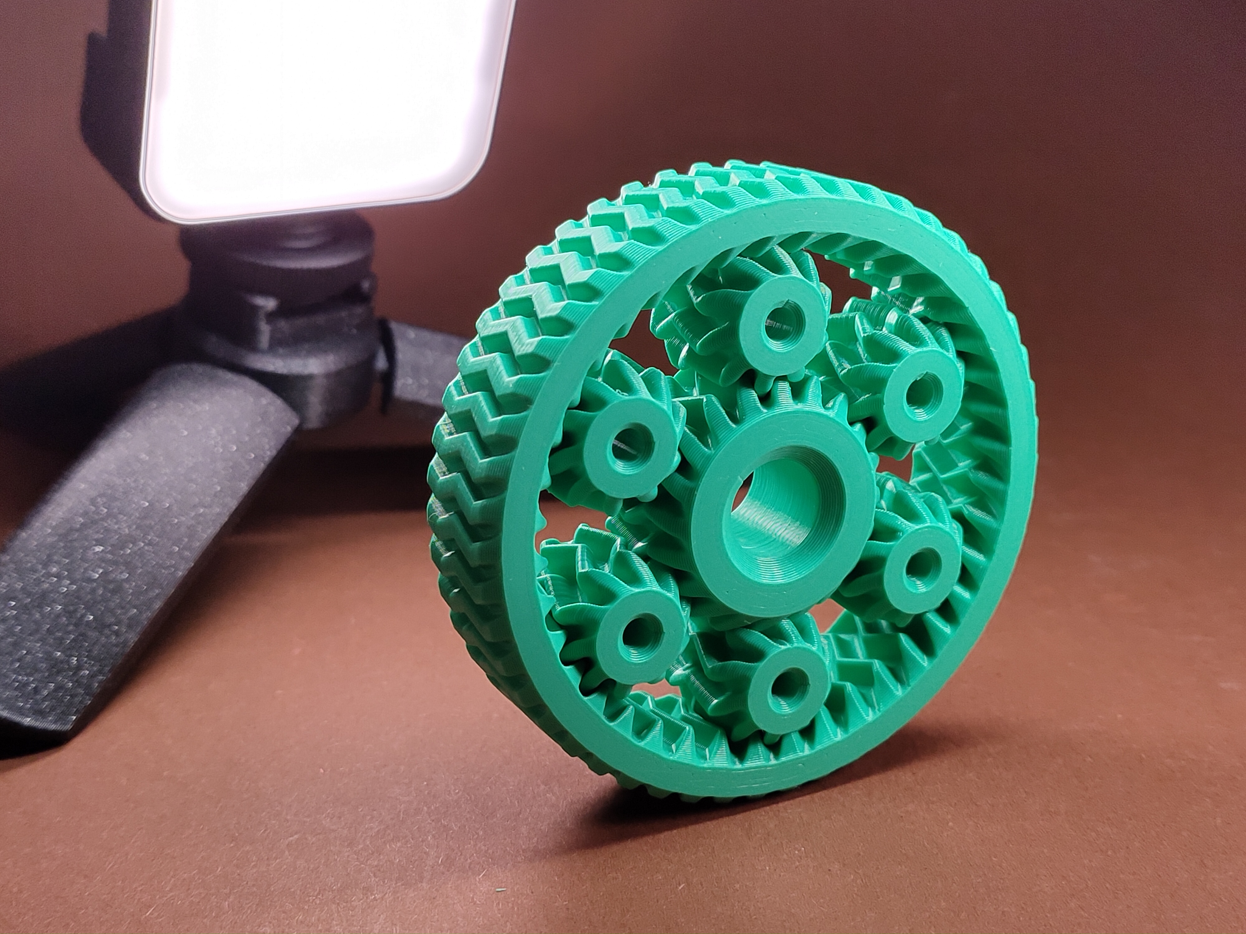 Miniatura 4 do modelo 3D Geared planetary spinner