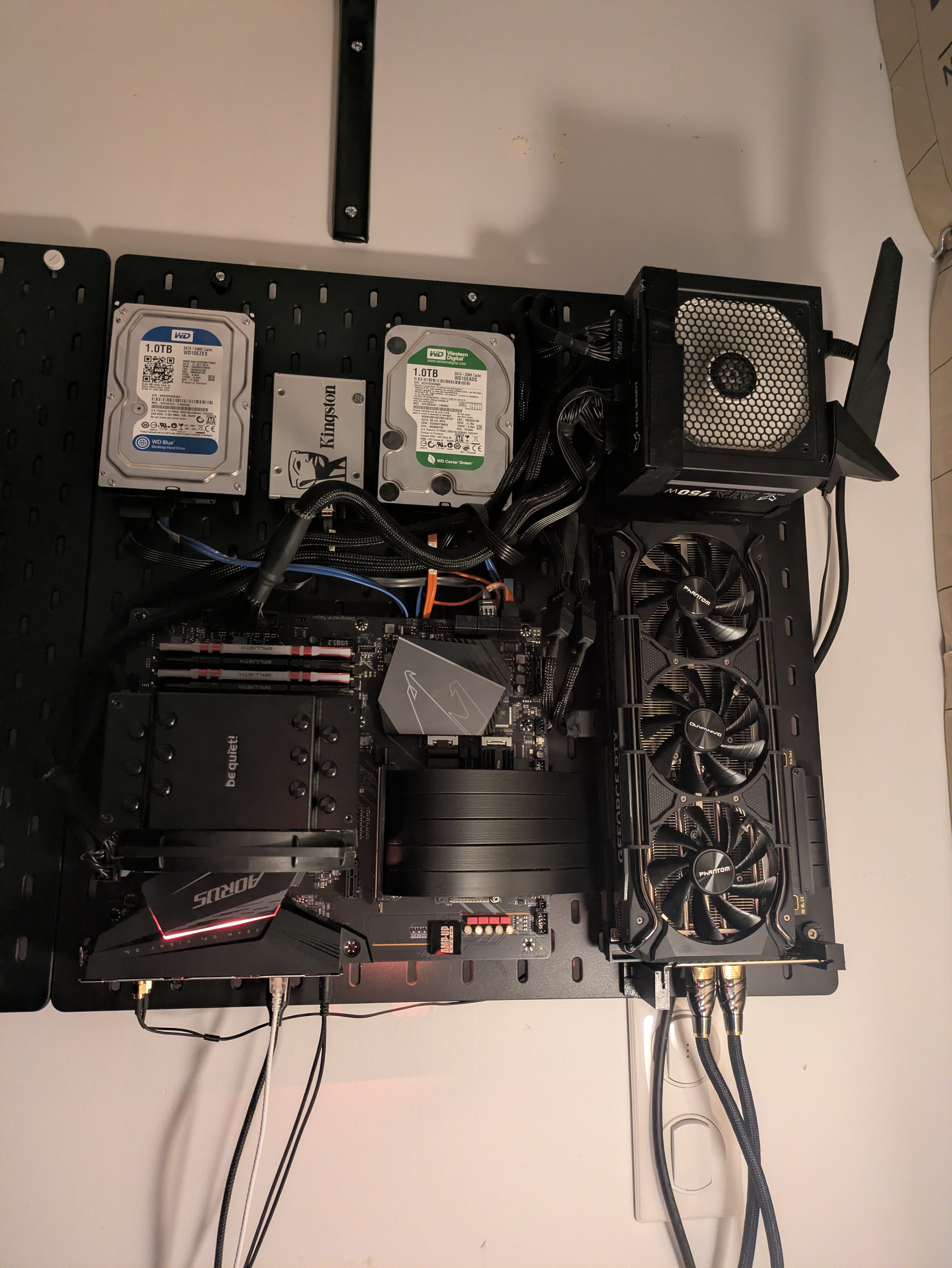 SKADIS Wall PC