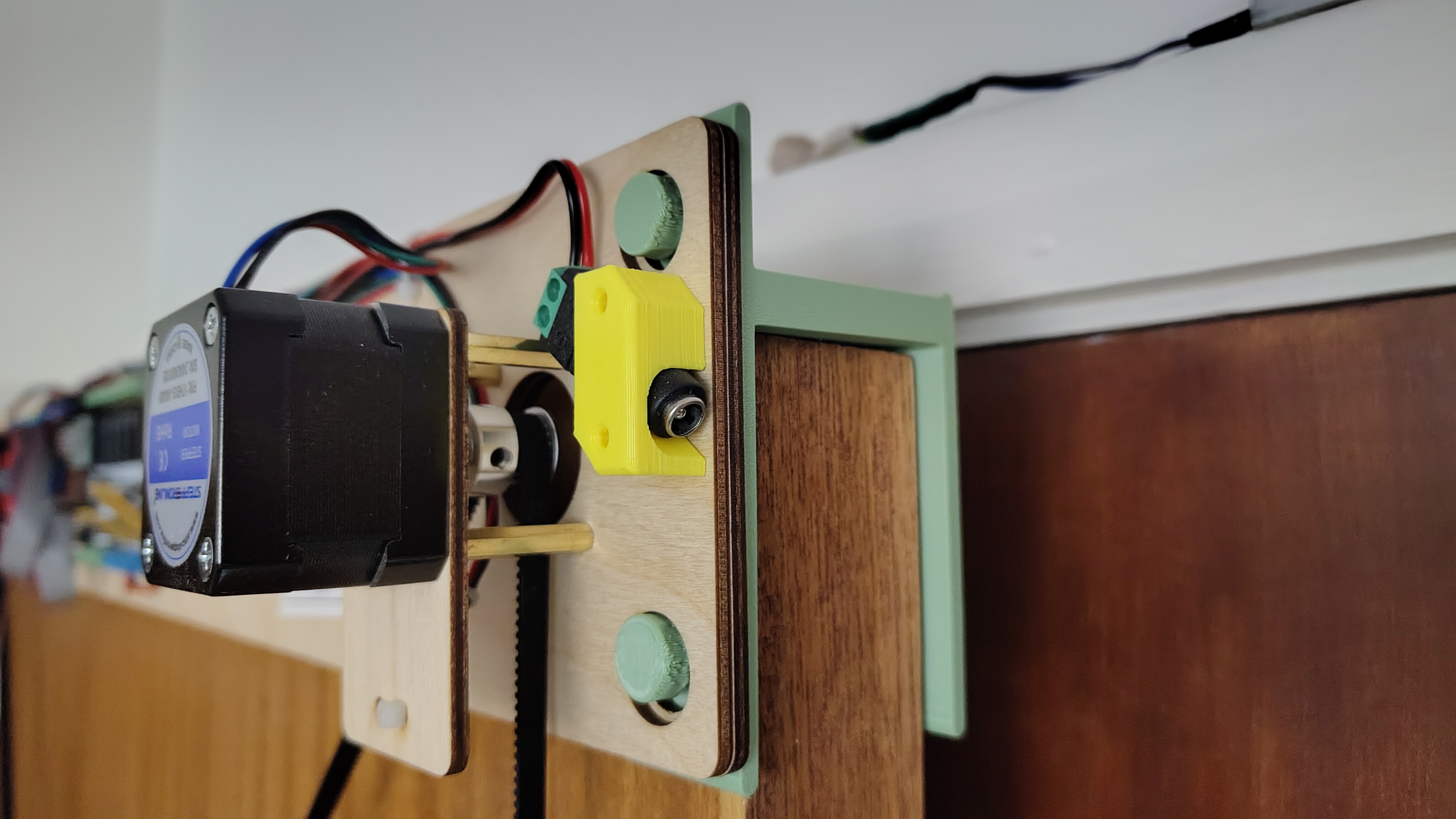 Door hanger for the Makelangelo Pen Plotter