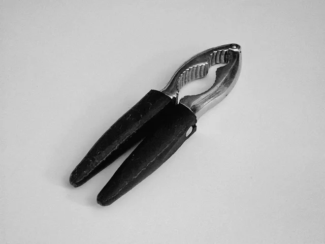 Nutcracker Replacement Handle Set / Nußknacker Griffersatz