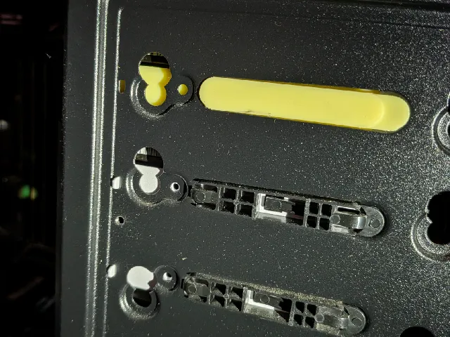 Fractal Design HDD Tray Type A combined with the SAS protector from Type B, with a bridge on the back.