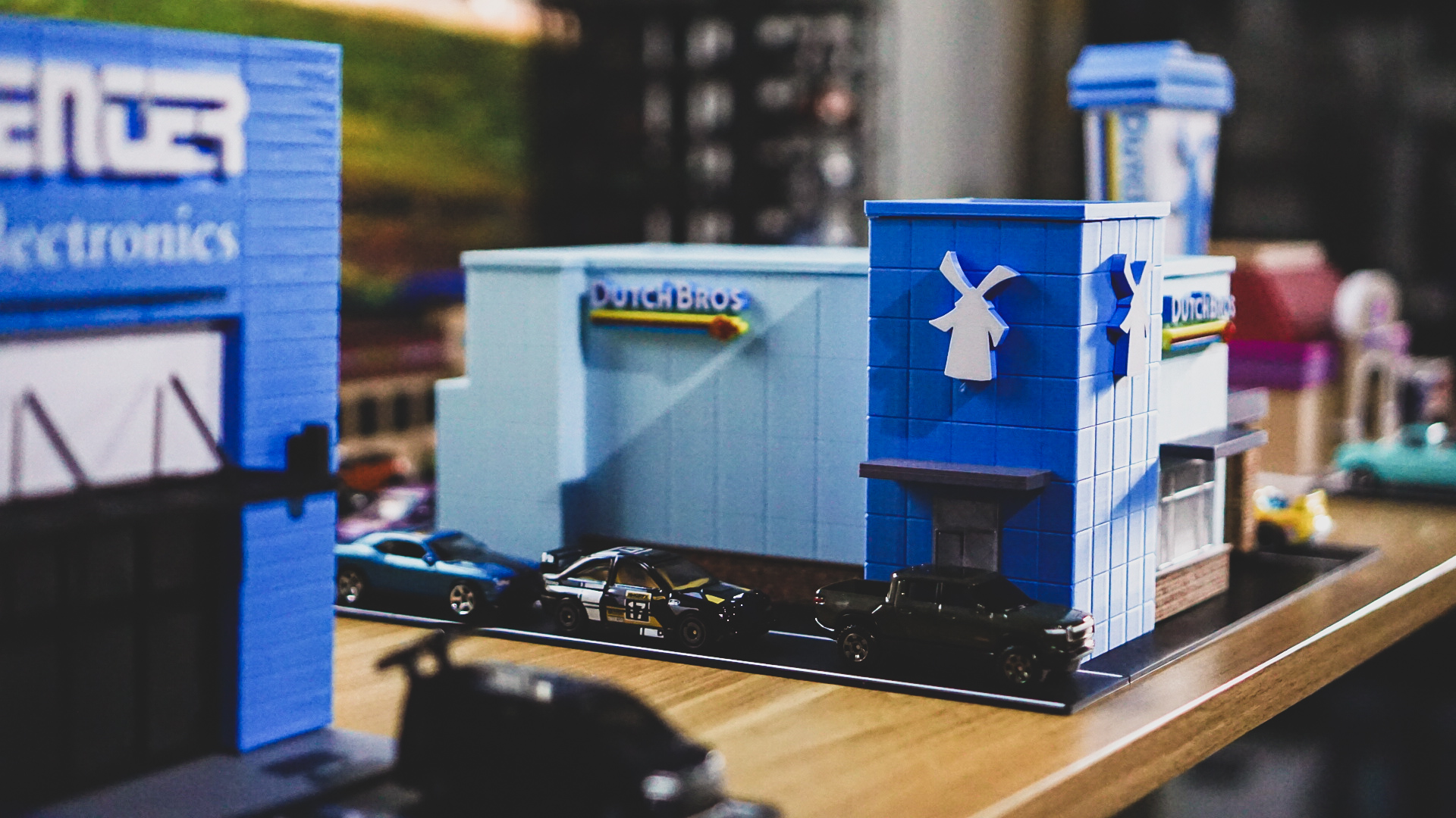 Dutch Bros Coffee Model Set - 1:64 Scale Diorama — thumbnail 16