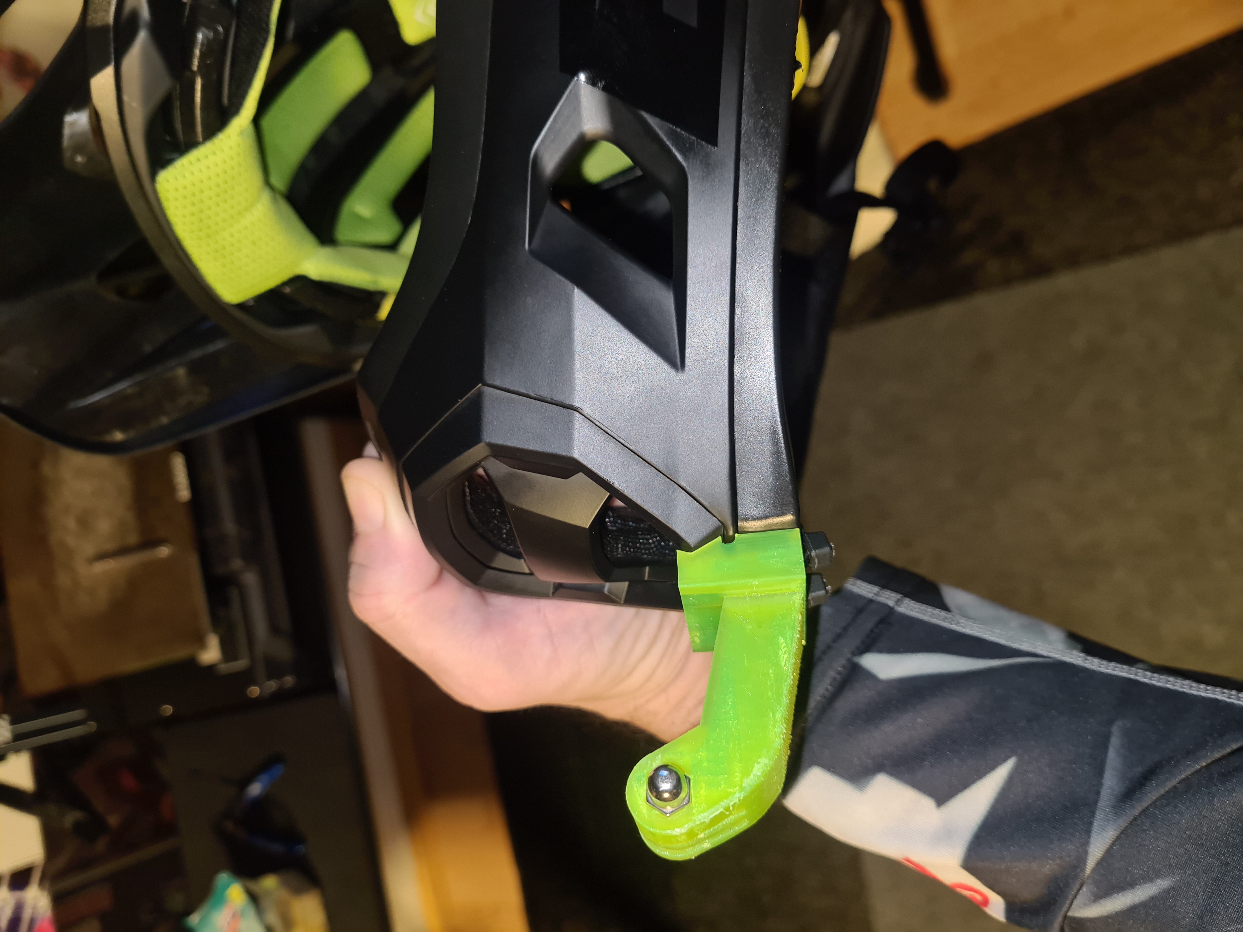 bell super DH helmet chin mount