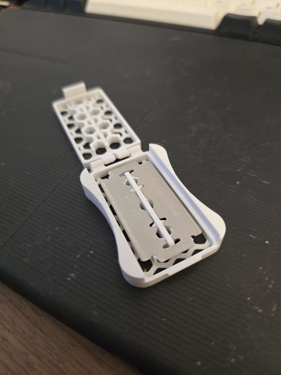 Razor Blade Storage Case — thumbnail 2
