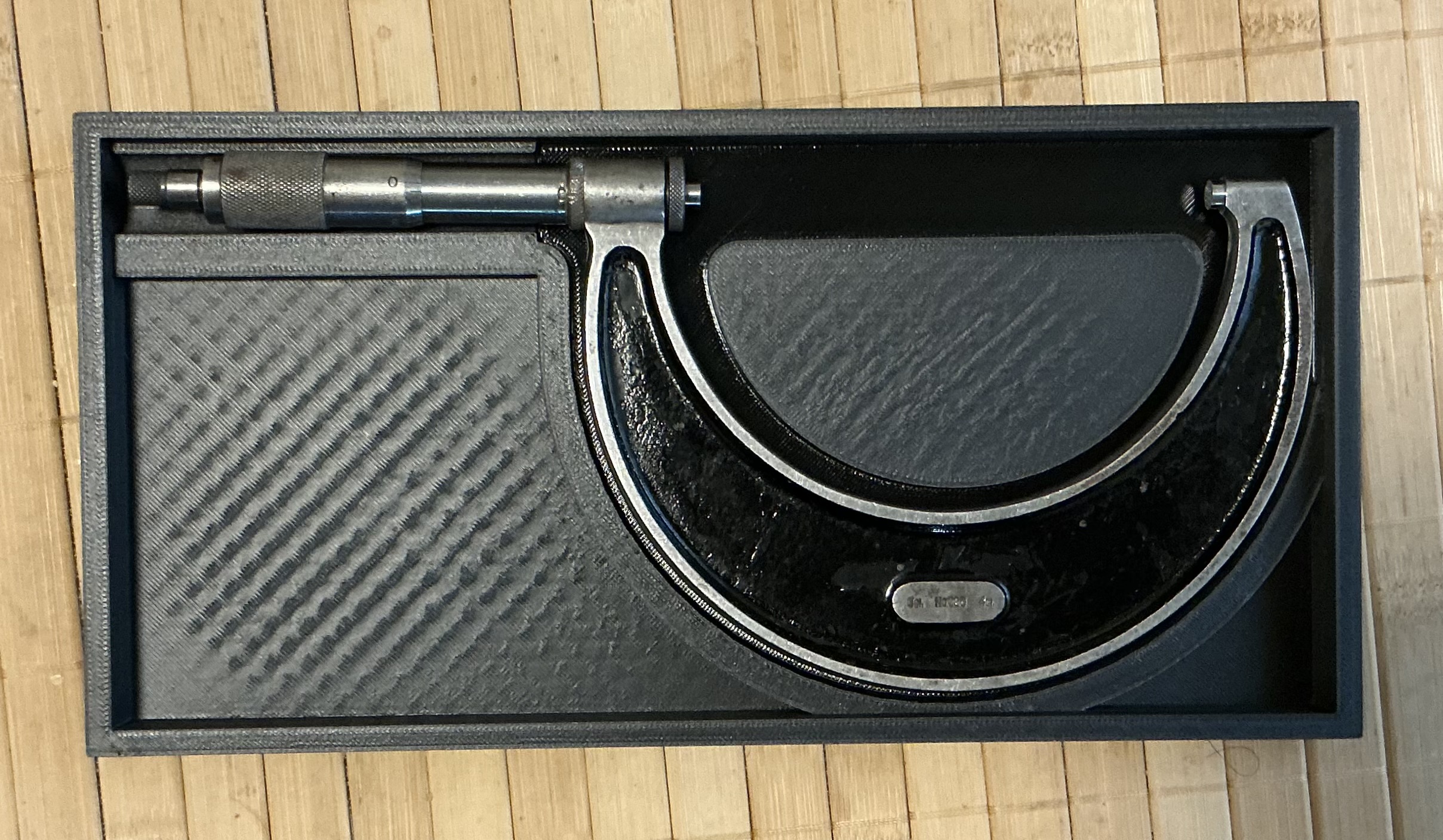 Starrett Model 220 3-4" micrometer tray/case