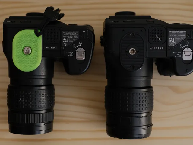 Ultra Compact Tripod Plate for Olympus E-10 and E-20